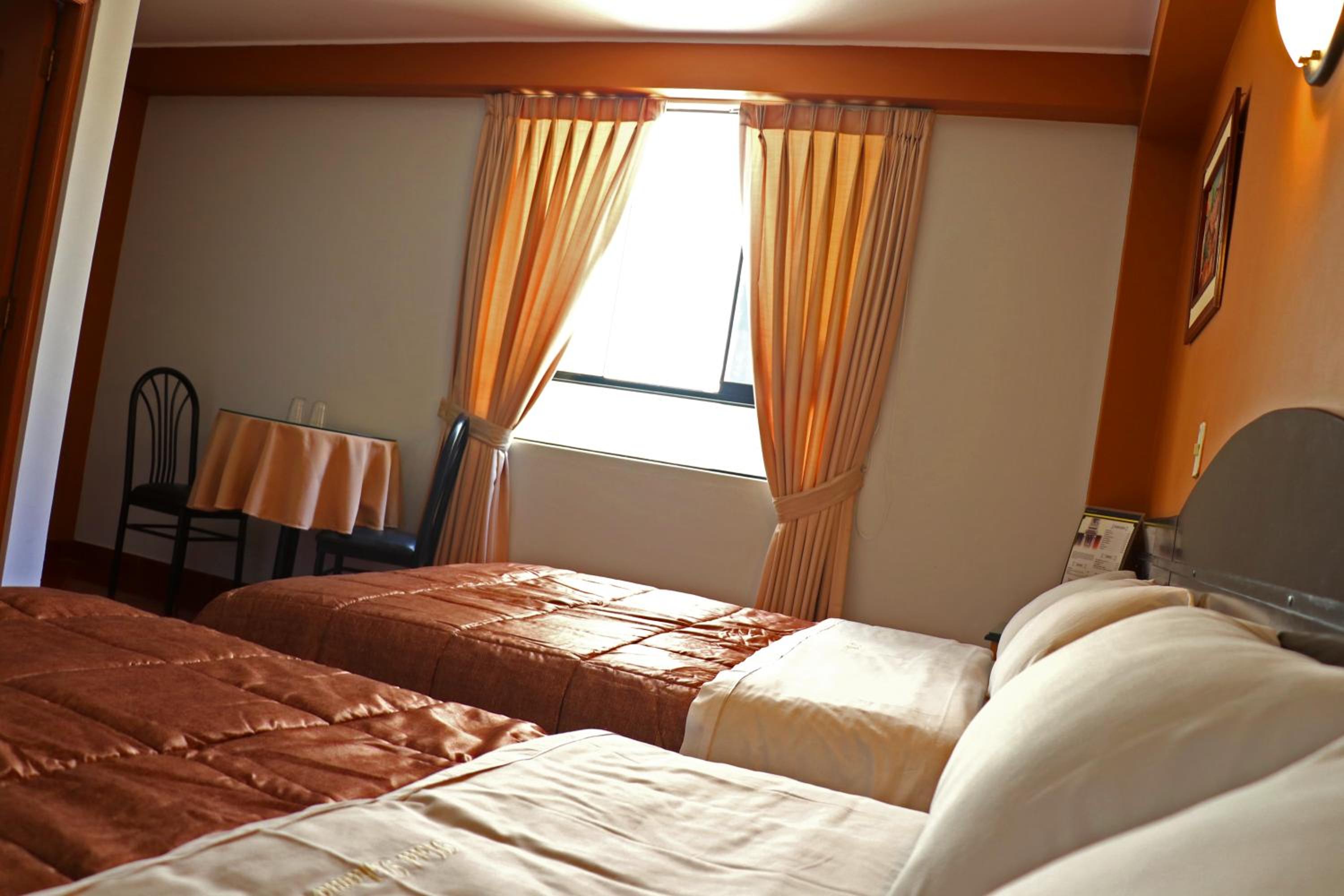 Twin Room - Photo 8