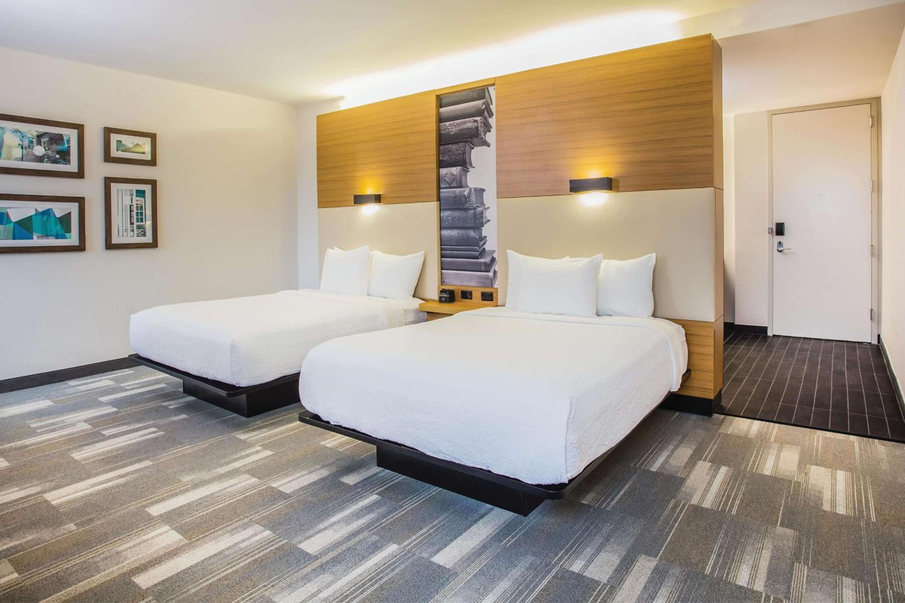 Queen Room with Two Queen Beds and Mobility/Hearing Access - Non-Smoking - Photo 3
