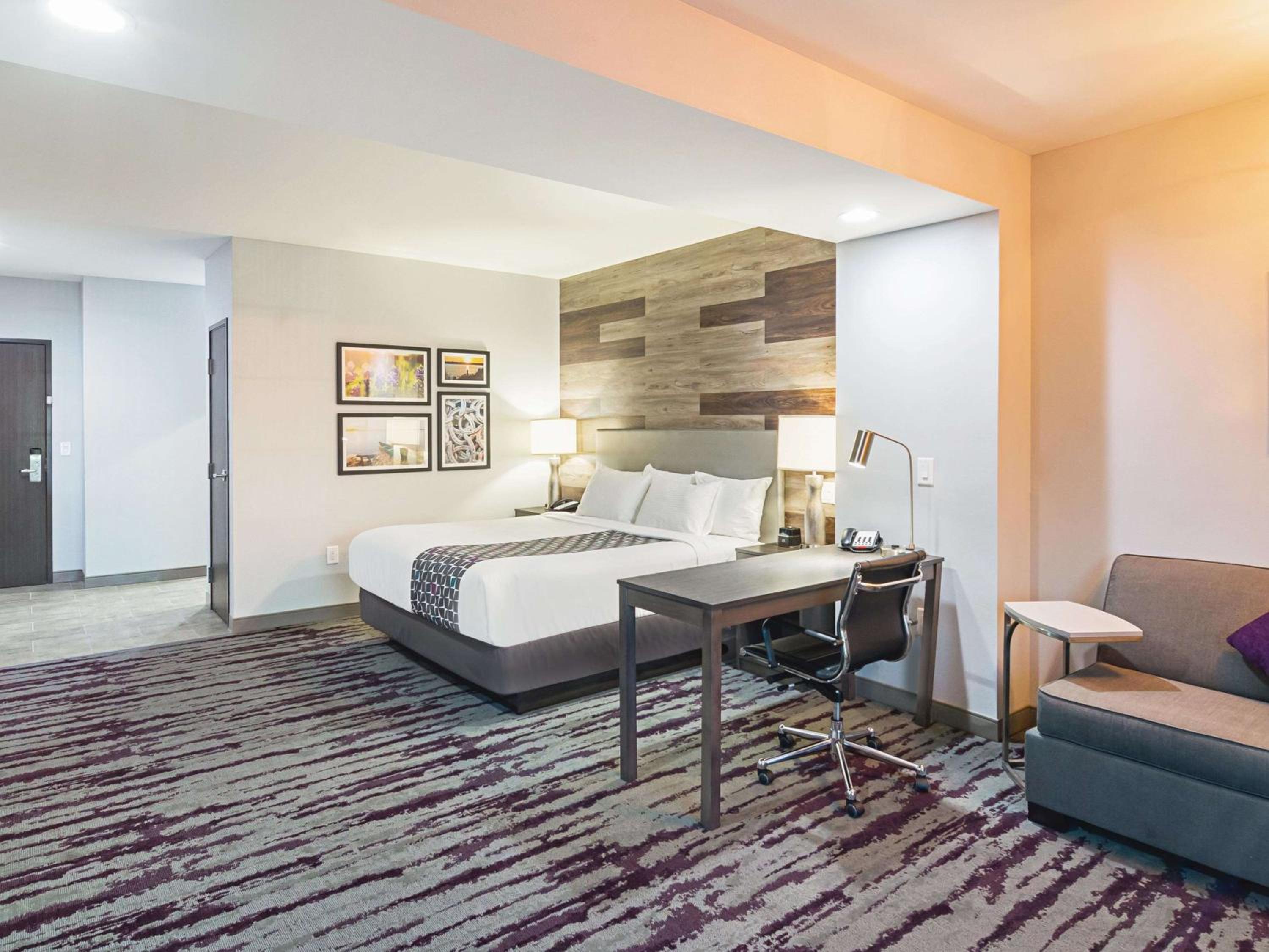 Executive King Room with Sofa Bed photo 1