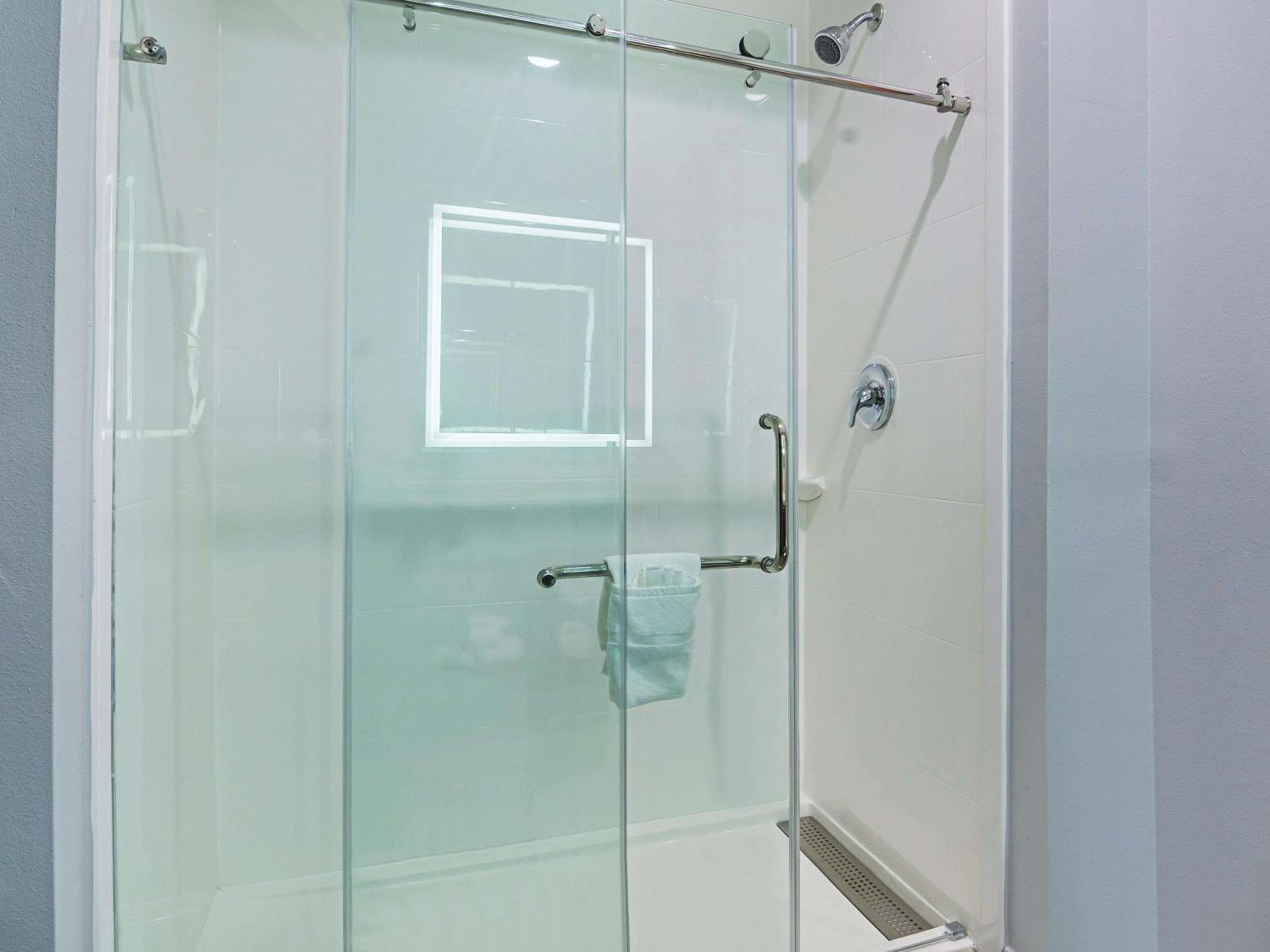 Queen Room with Two Queen Beds photo 2