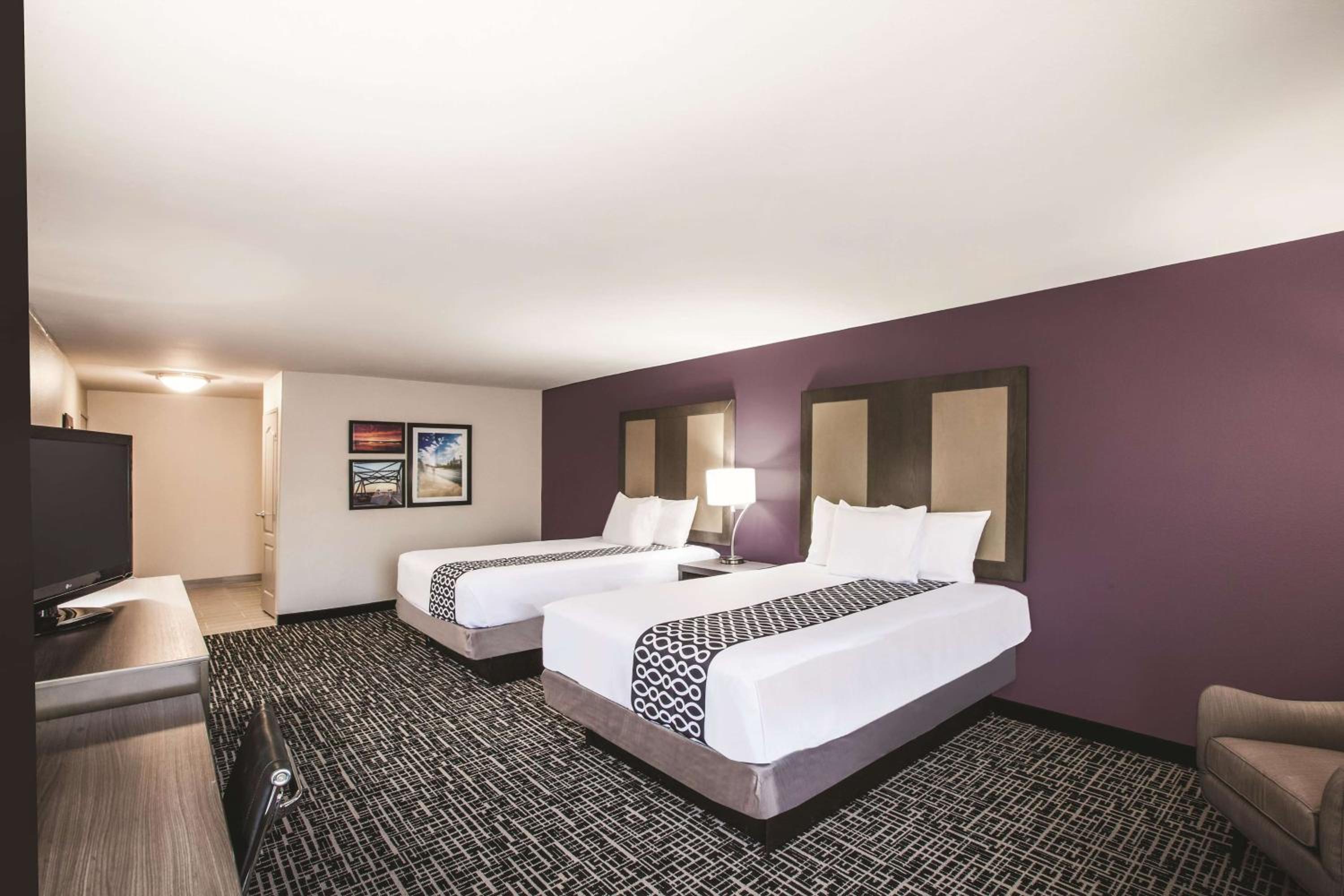 Queen Room with Two Queen Beds - Mobility Access/Non-Smoking - Photo 1