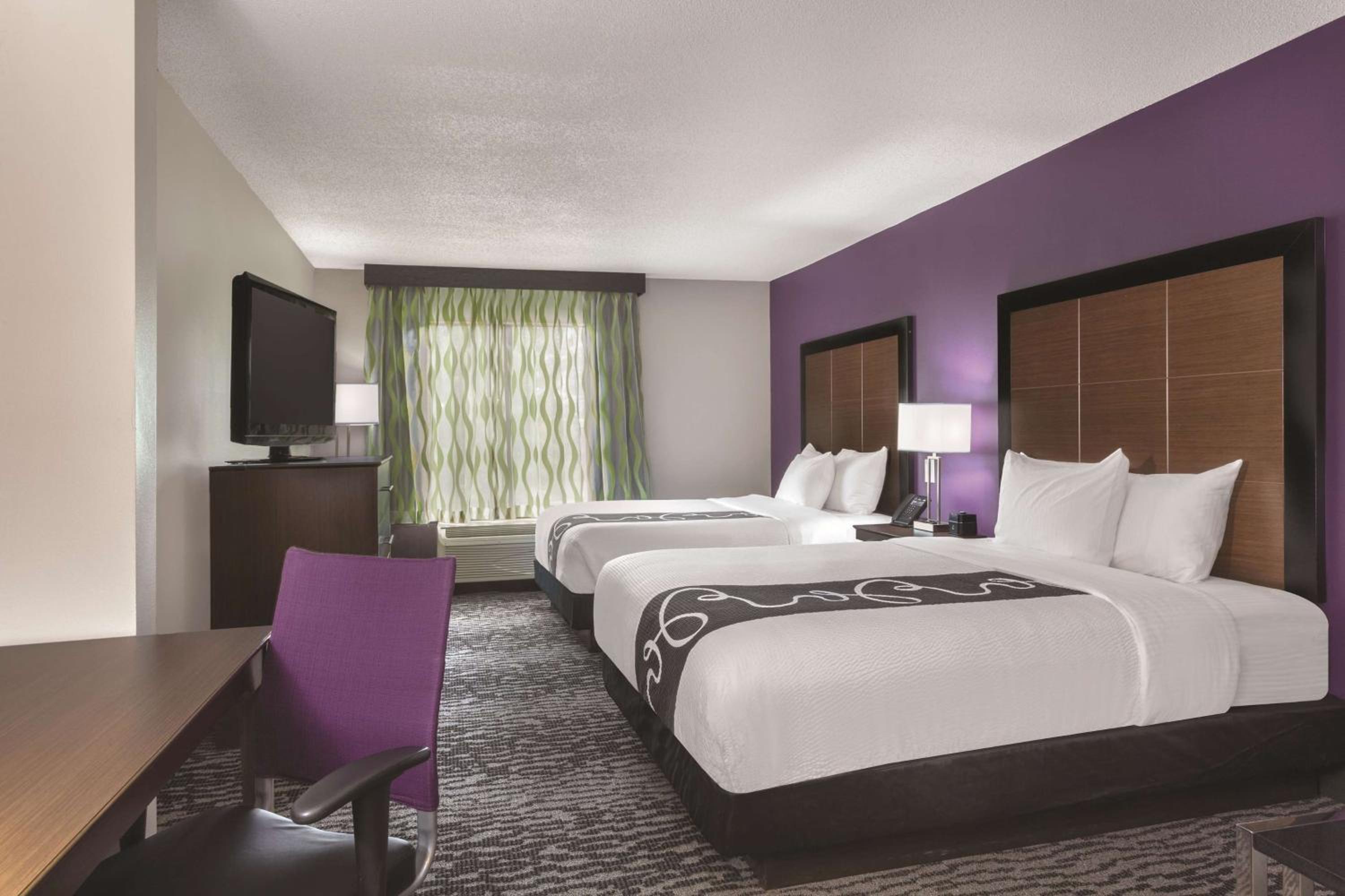 Queen Room with Two Queen Beds - Photo 6