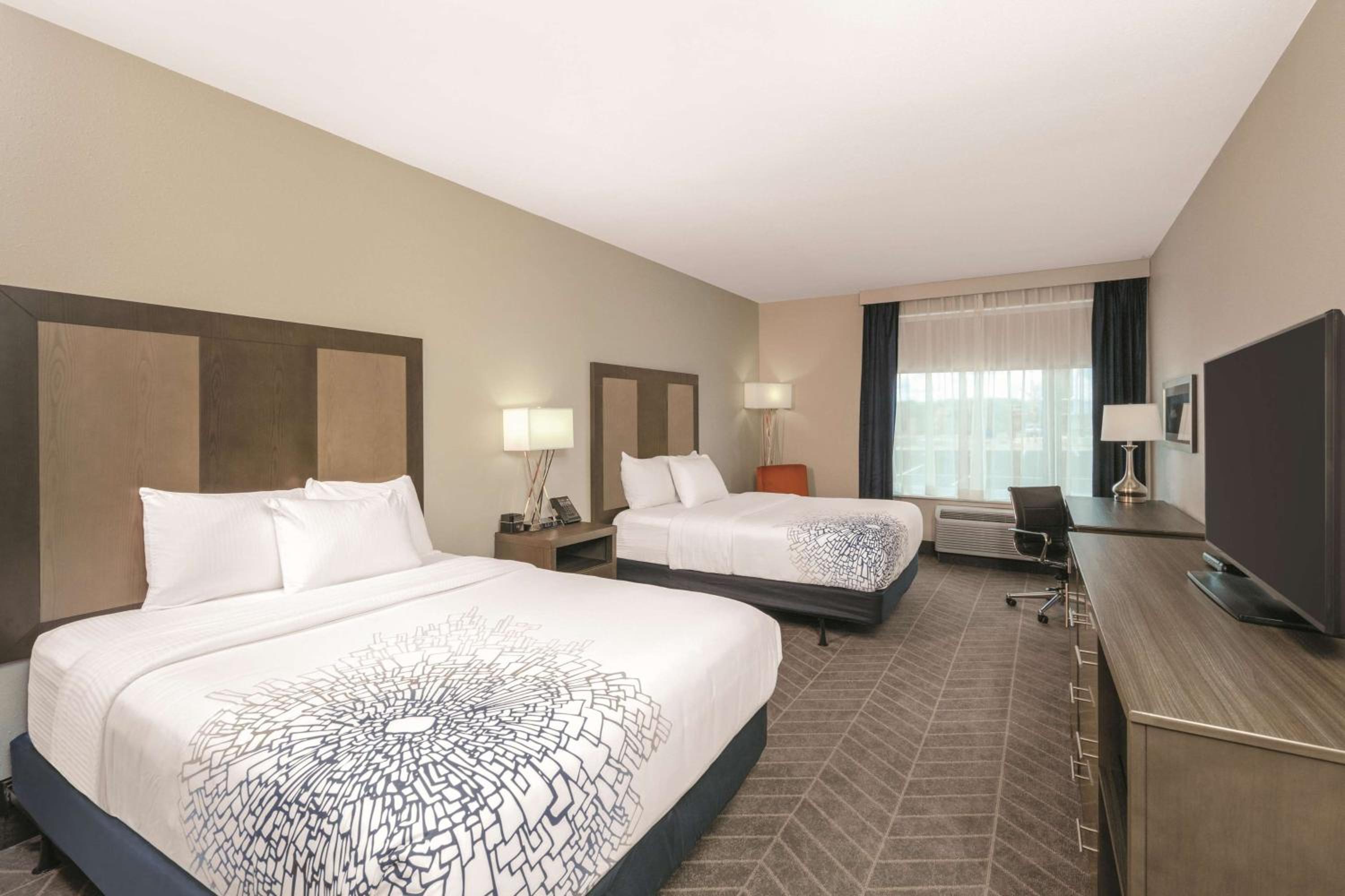 Queen Room with Two Queen Beds - Mobility Access/Non-Smoking photo 1
