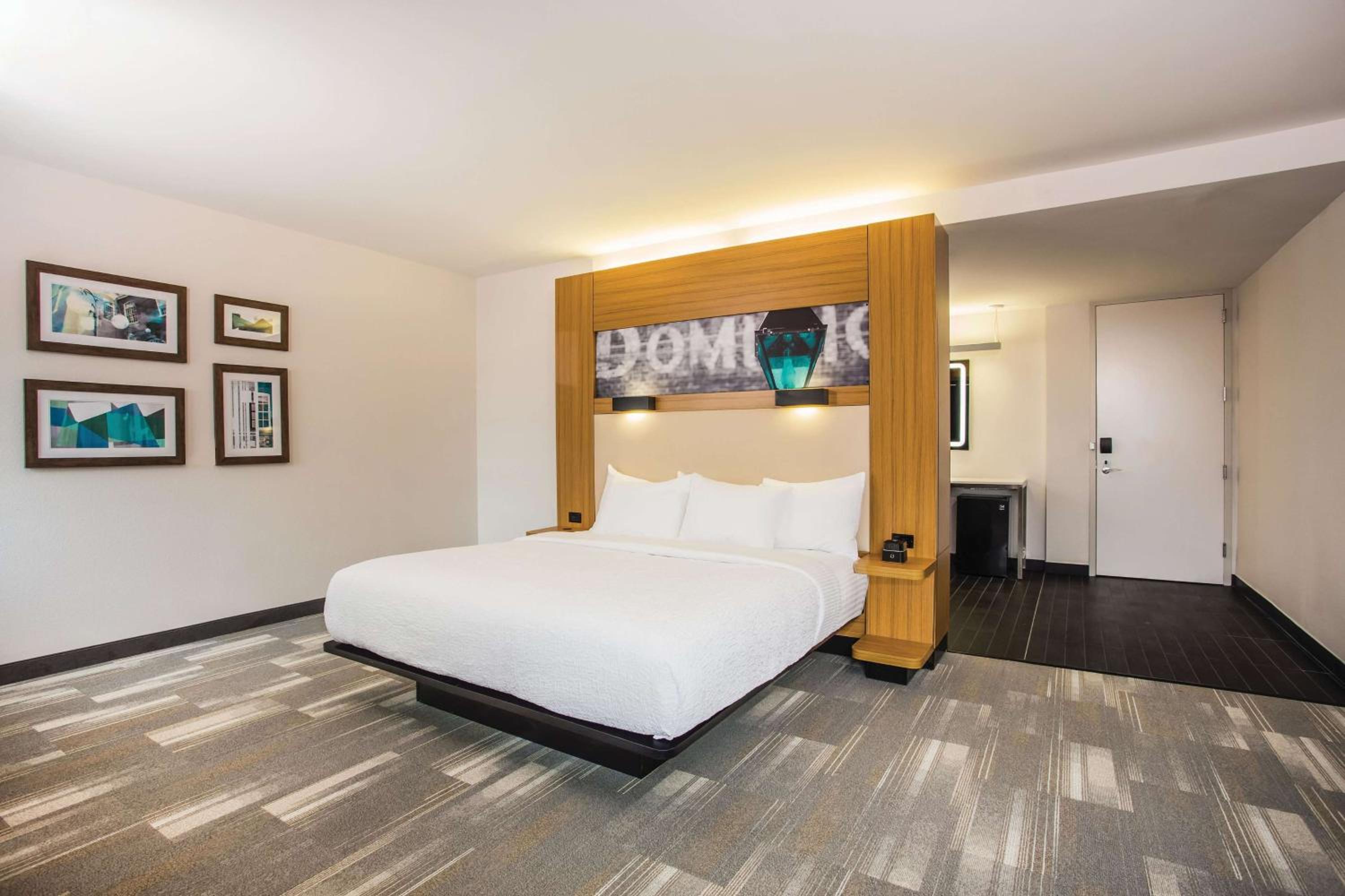 King Room with Mobility/Hearing Impaired Access - Non-Smoking - Photo 3