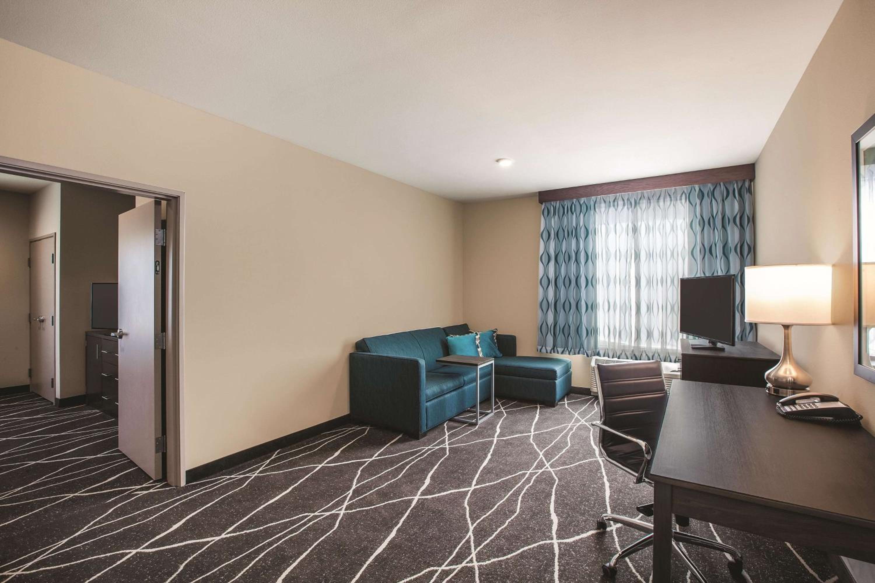 Deluxe King Family Suite - Mobility/Hearing Accessible - Non-Smoking photo 1