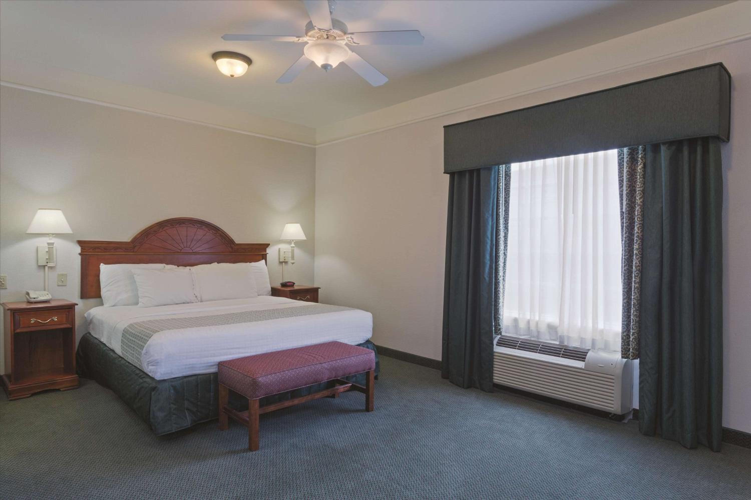 One-Bedroom King Suite - Non-Smoking - Photo 1