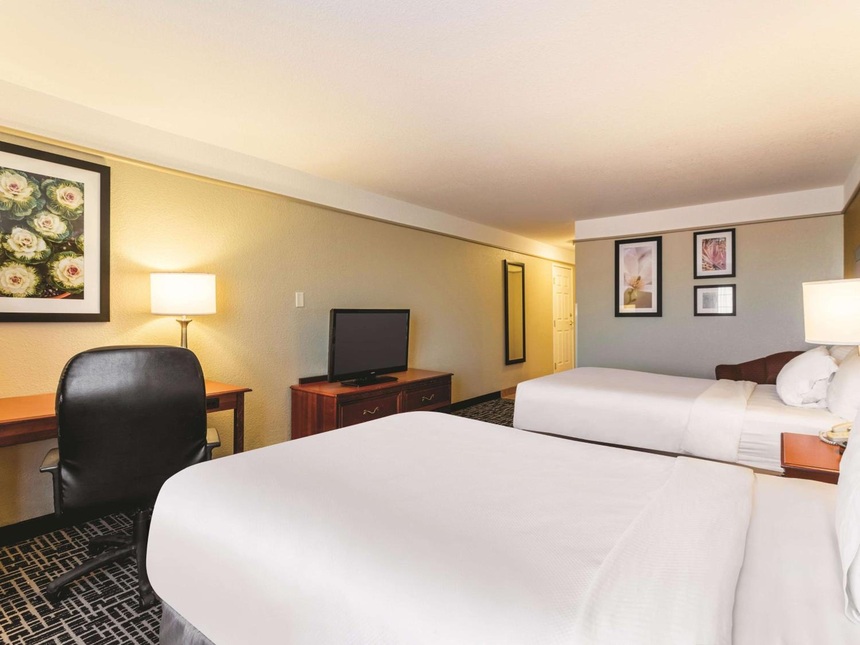 Double Room with Two Double Beds - Disability Access - Photo 1