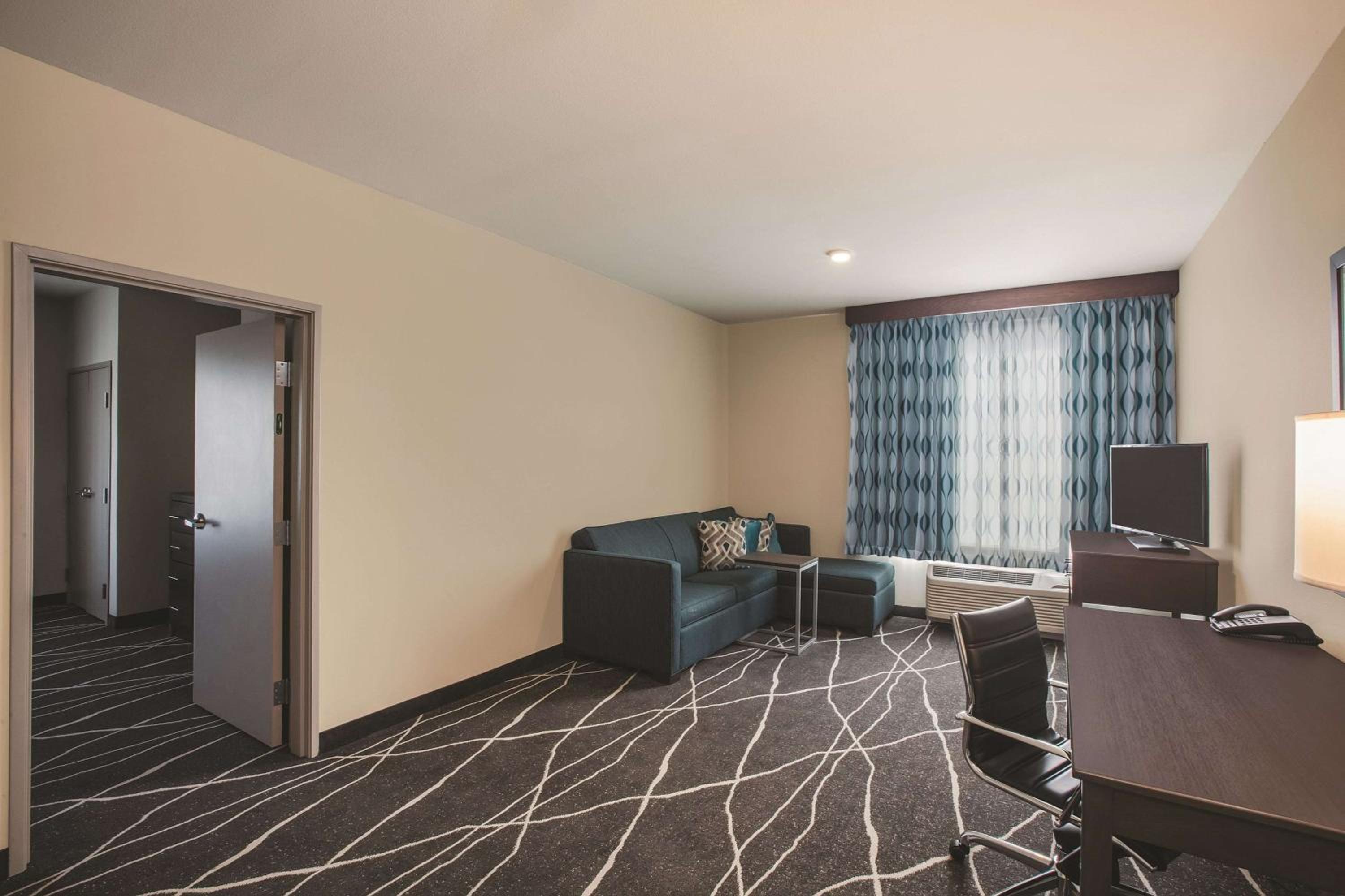 Family King Suite - Non-Smoking photo 2