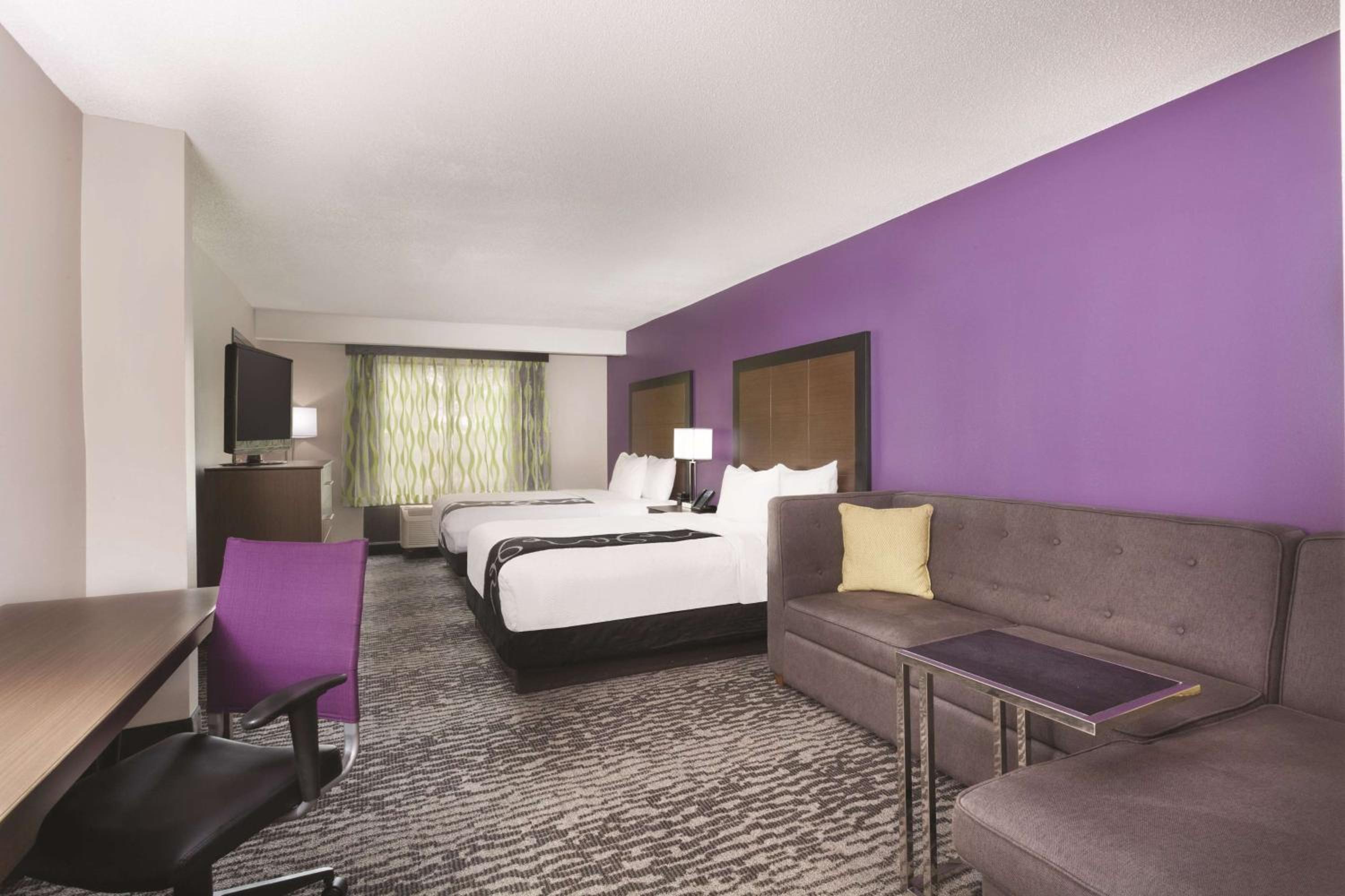 Deluxe Queen Room with Two Queen Beds - Non-Smoking - Photo 1