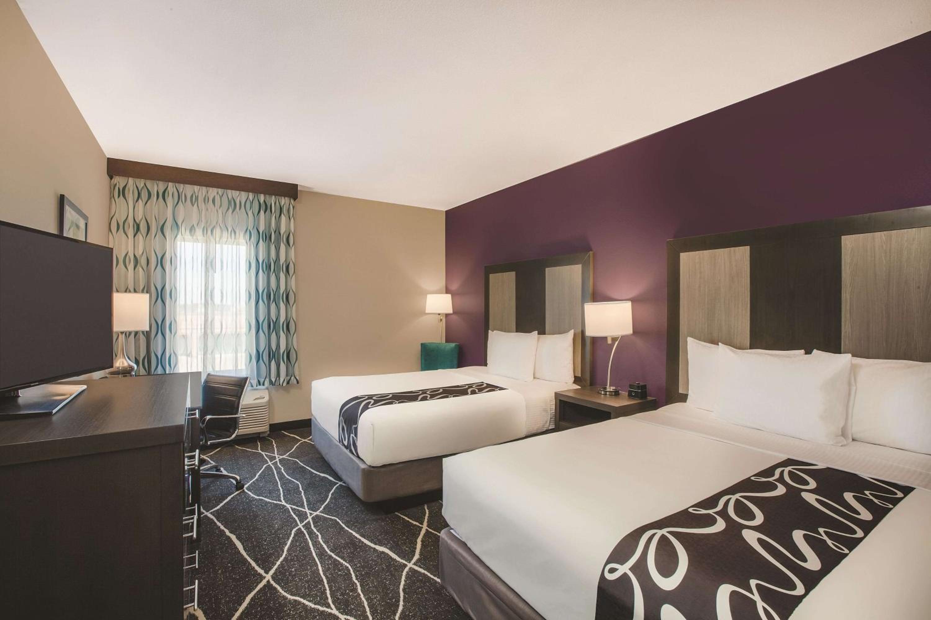 Queen Room with Two Queen Beds photo 1
