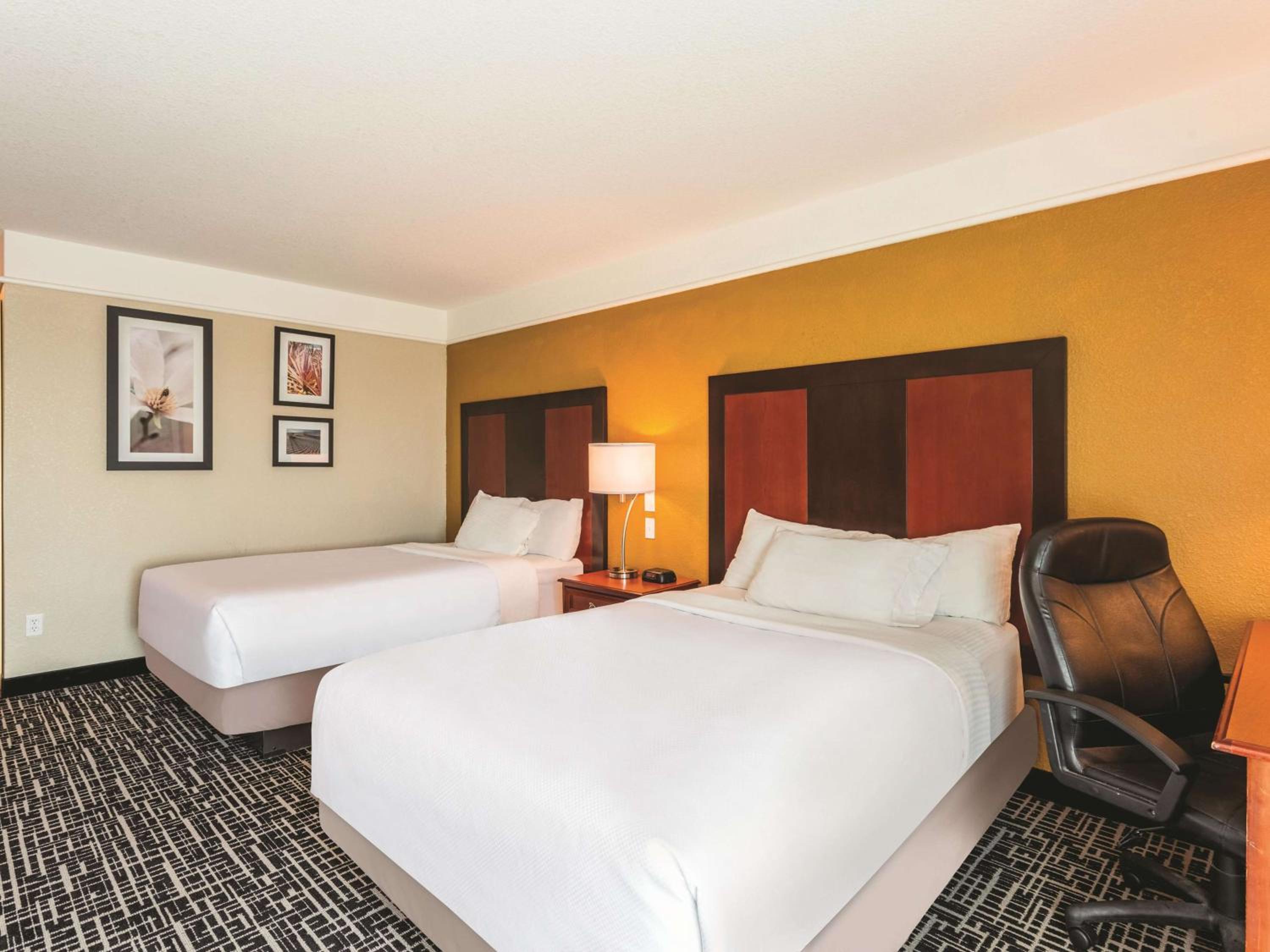 Deluxe Double Room With Two Double Beds photo 2