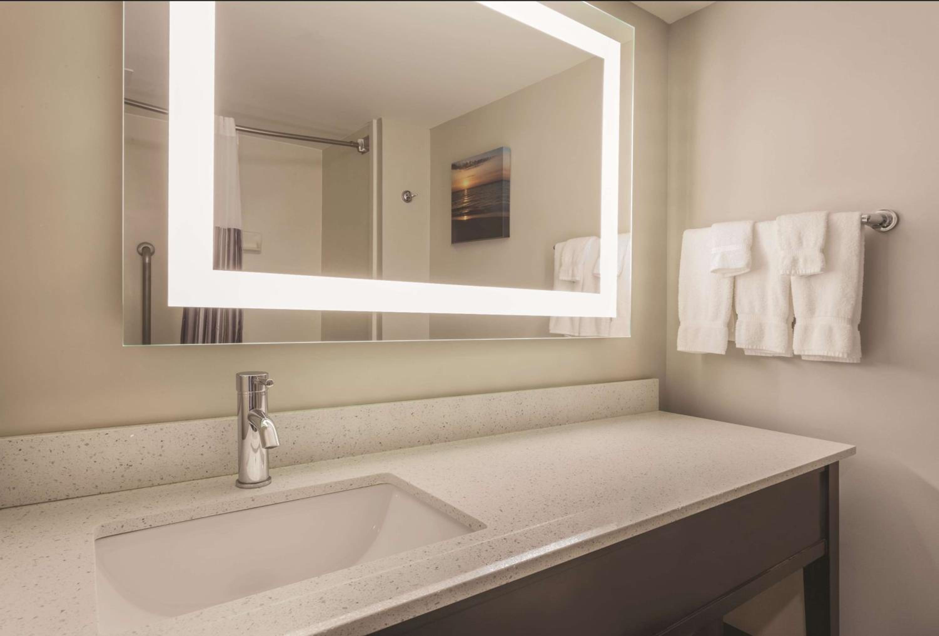 King Room - Accessible  - Photo 7