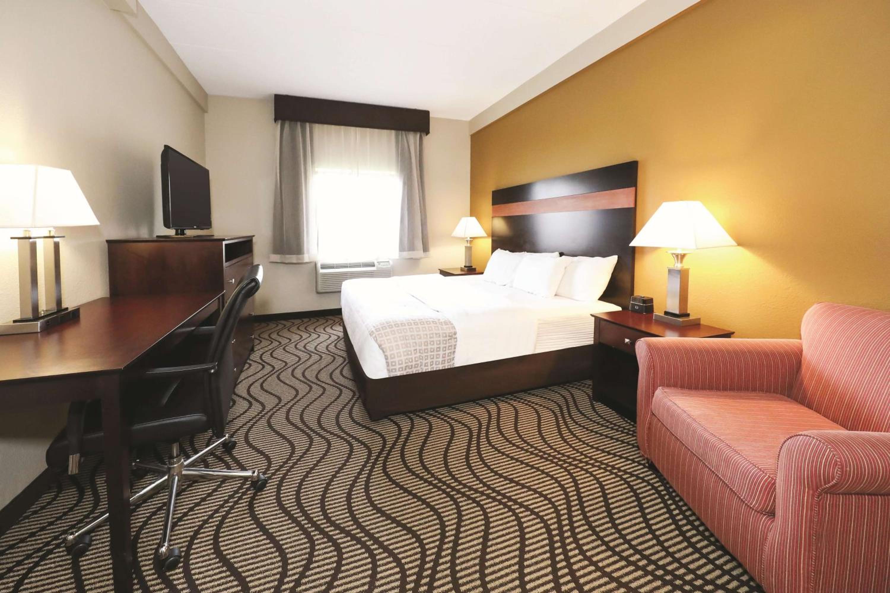 One-Bedroom King Suite - Non-Smoking - Photo 1