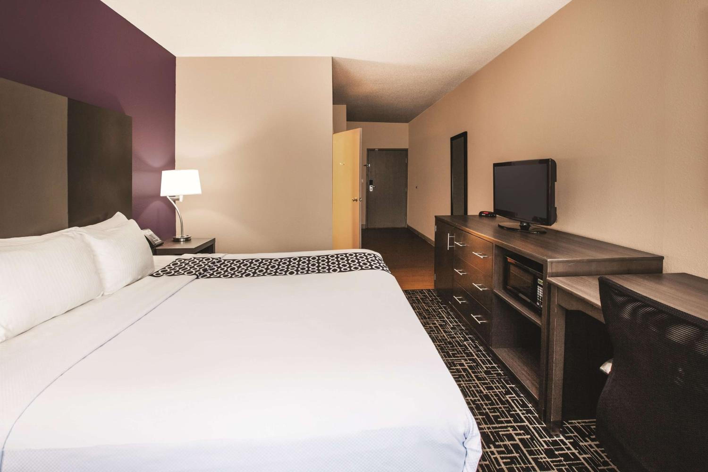 Deluxe King Room - Photo 1