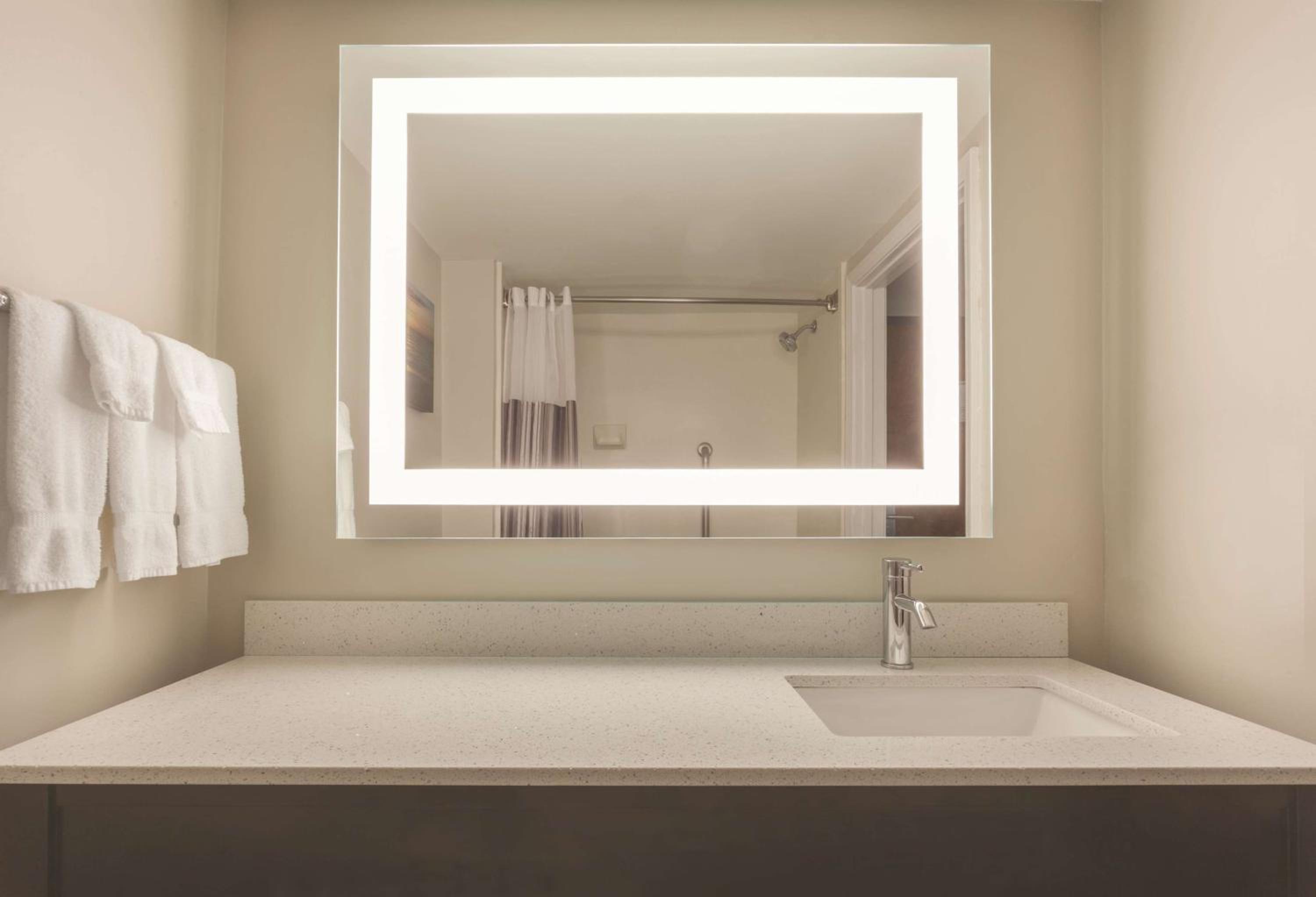 King Room - Accessible  - Photo 6