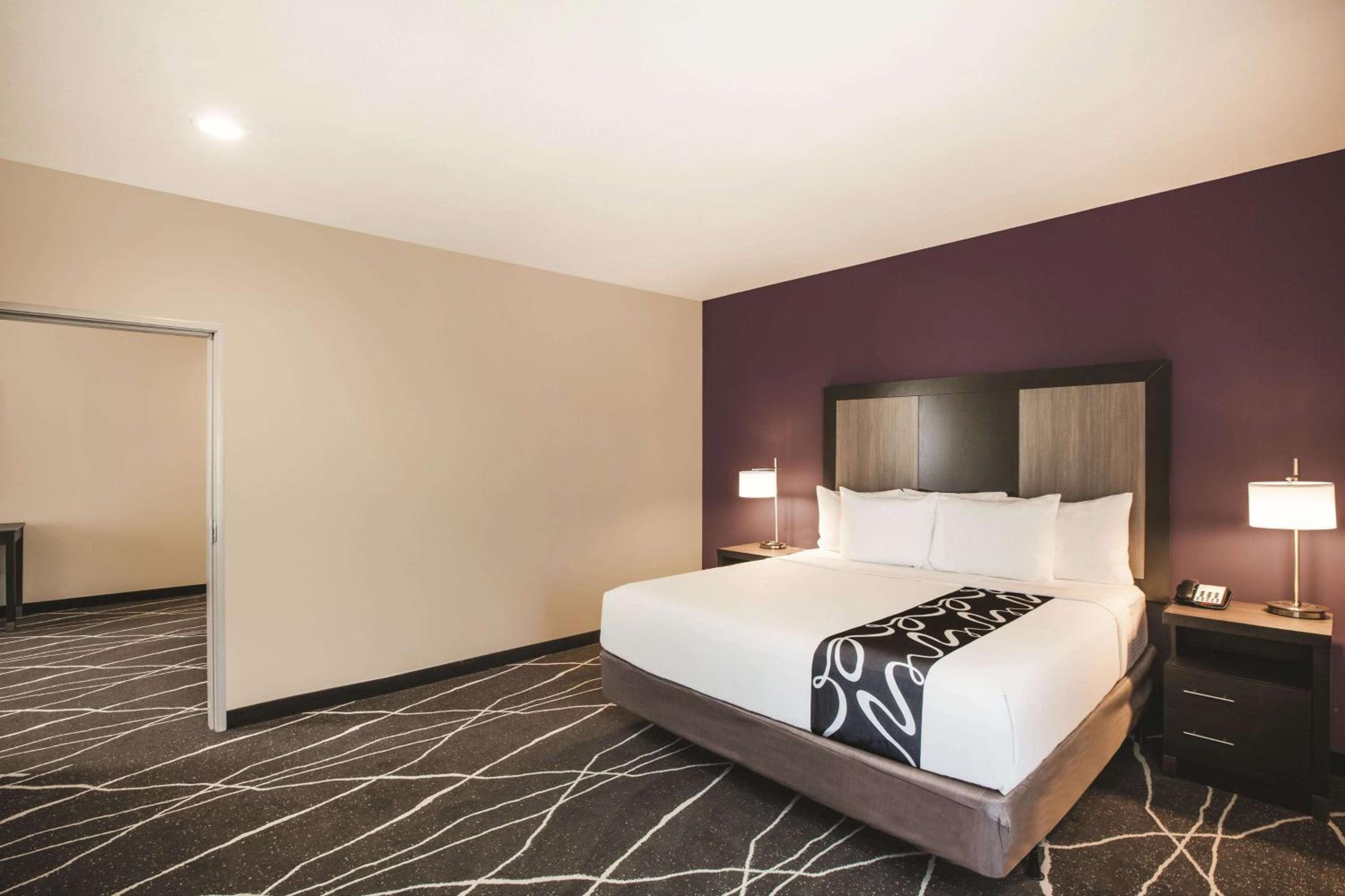 Deluxe King Family Suite - Mobility/Hearing Accessible - Non-Smoking photo 2