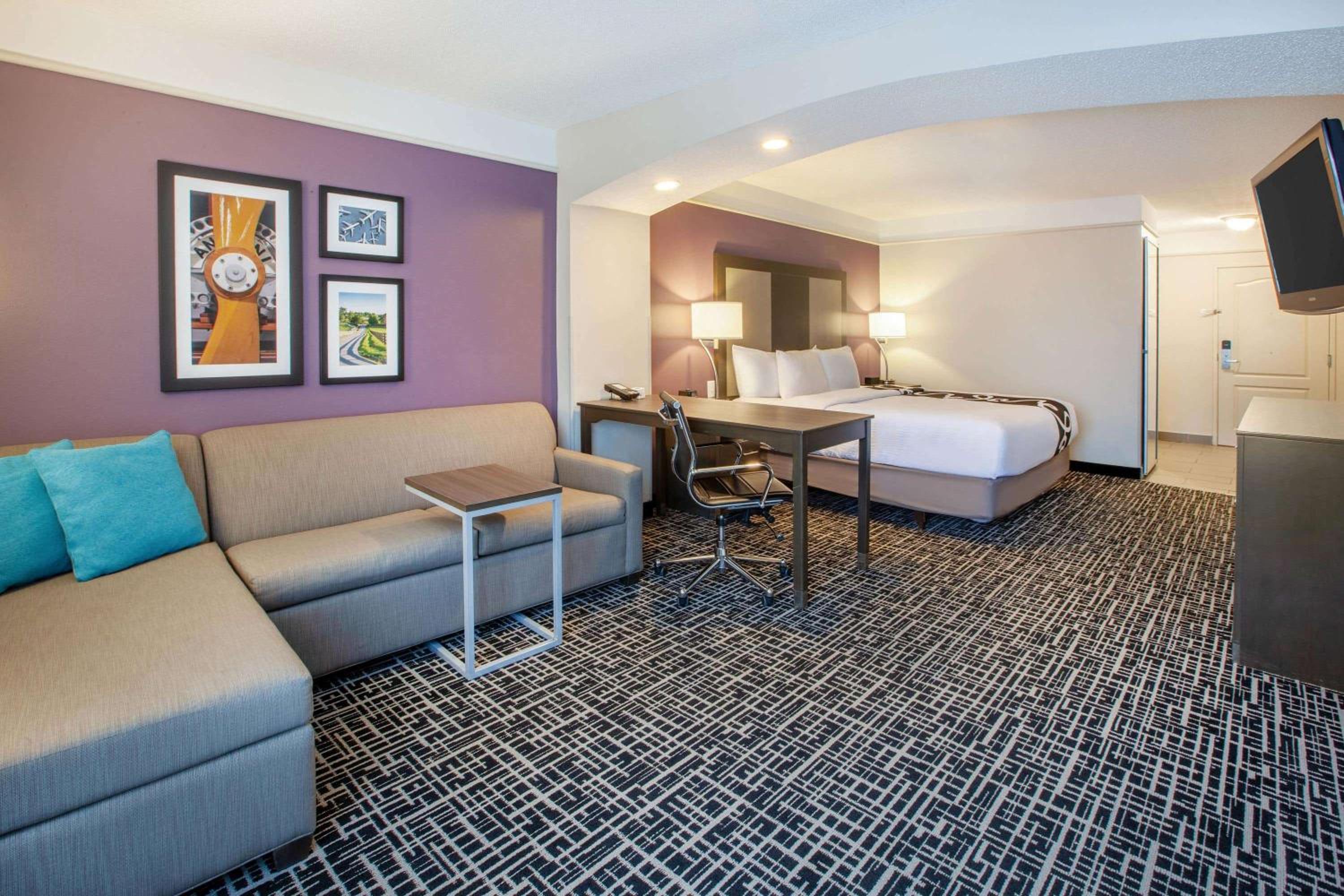 Deluxe King Room - Photo 1