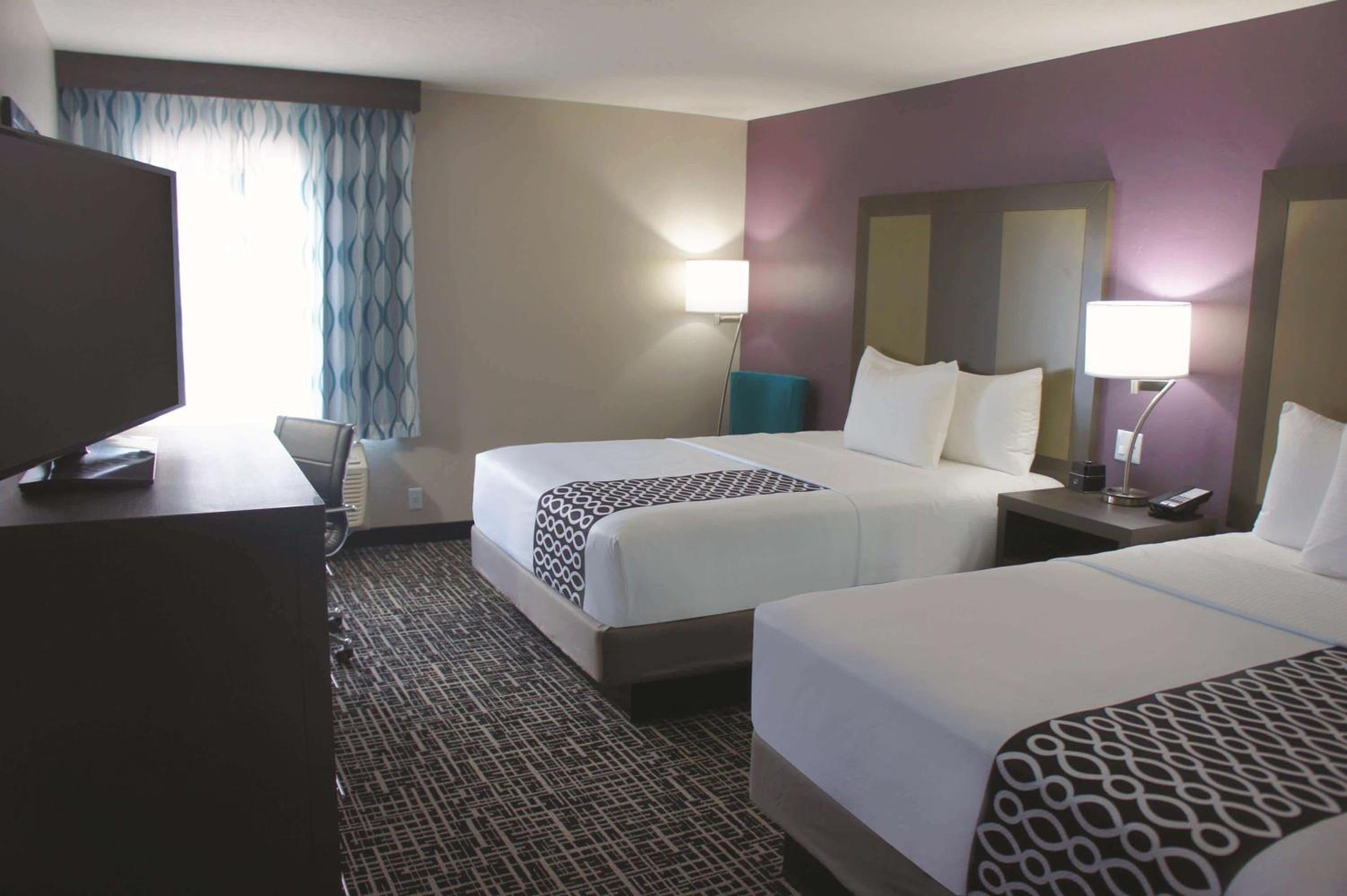Queen Room with Two Queen Beds photo 2