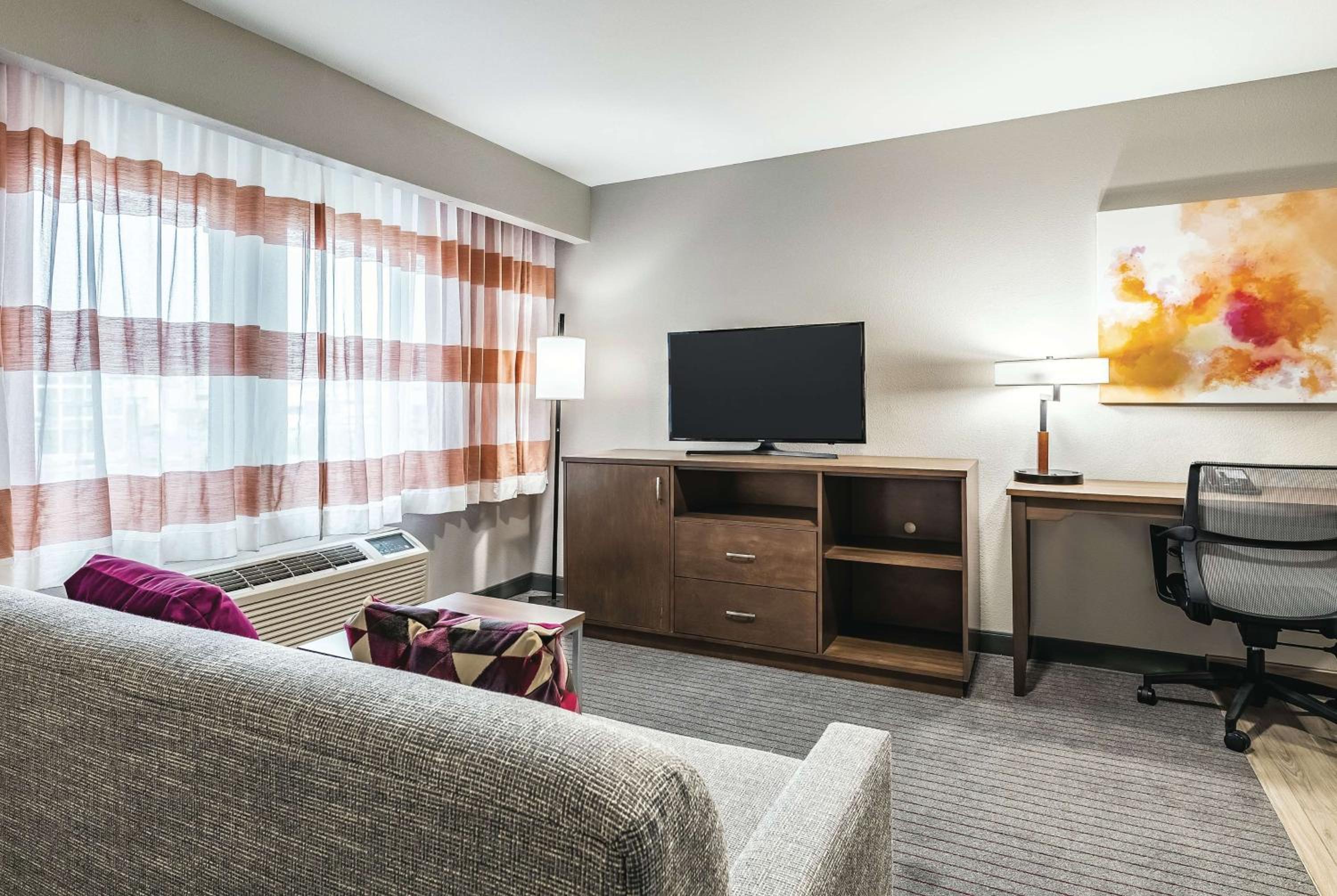 King Studio Suite - Non-Smoking - Photo 1