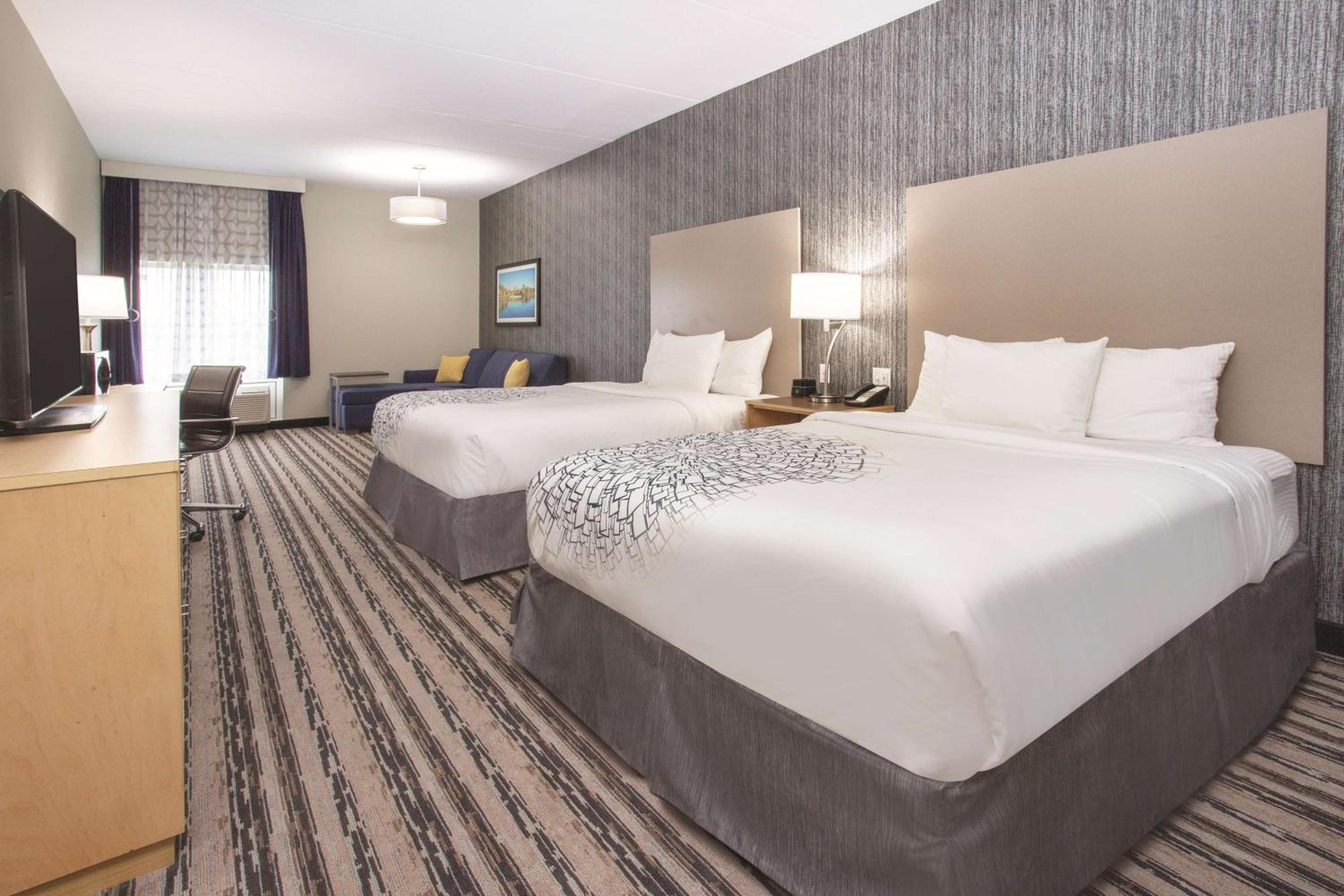 Deluxe Studio Suite with Two Queen Beds - Non-Smoking