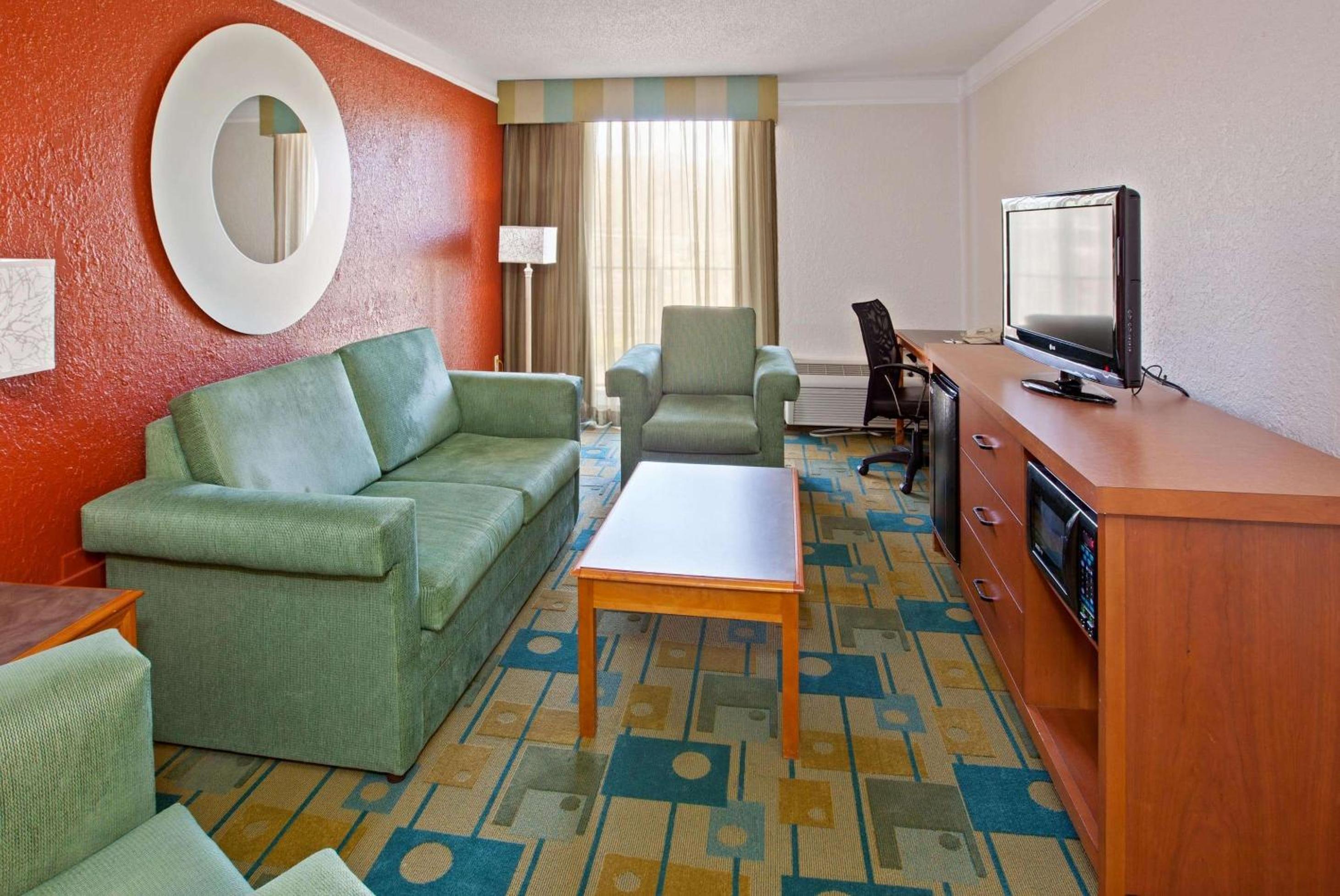 One-Bedroom Suite with Two Double Beds - Non-Smoking photo 1