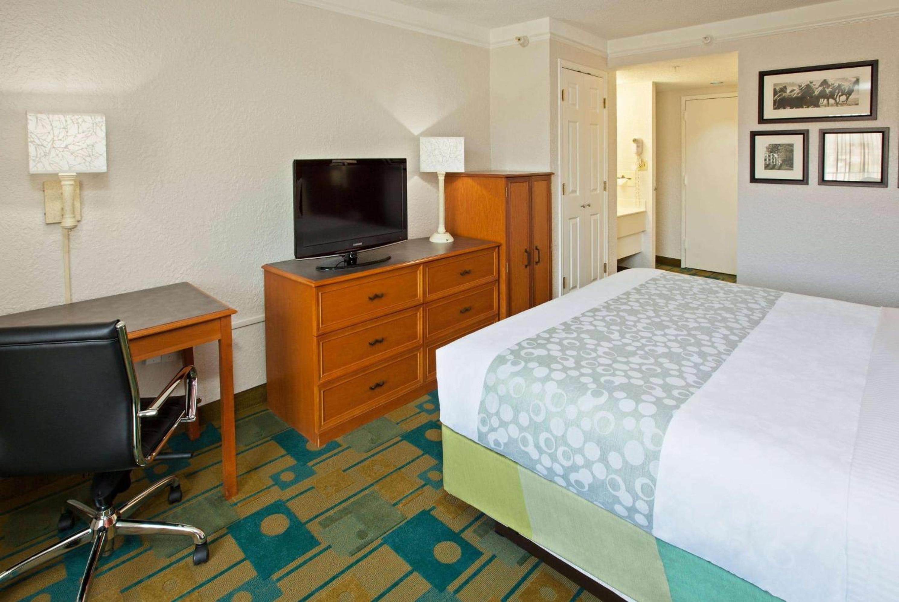 Deluxe King Room photo 1