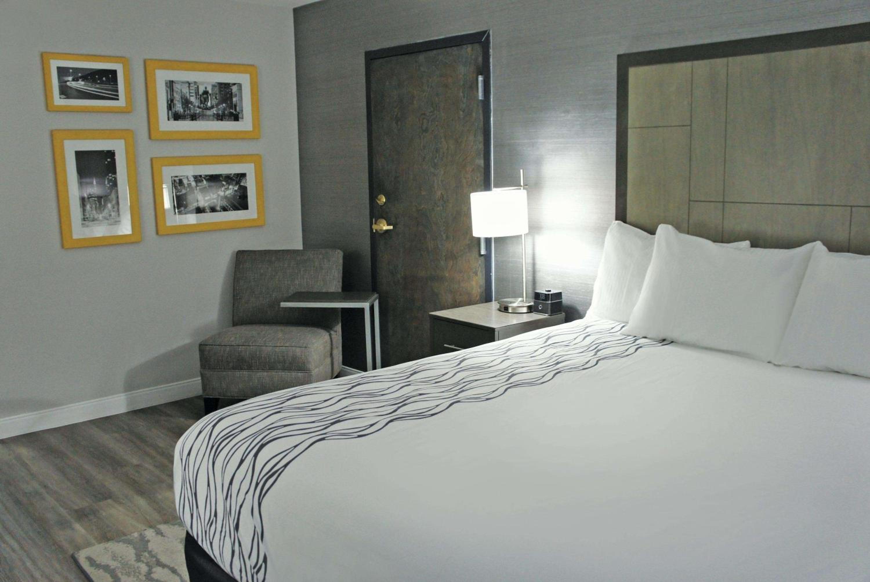 King Room - Disability Access - Photo 17