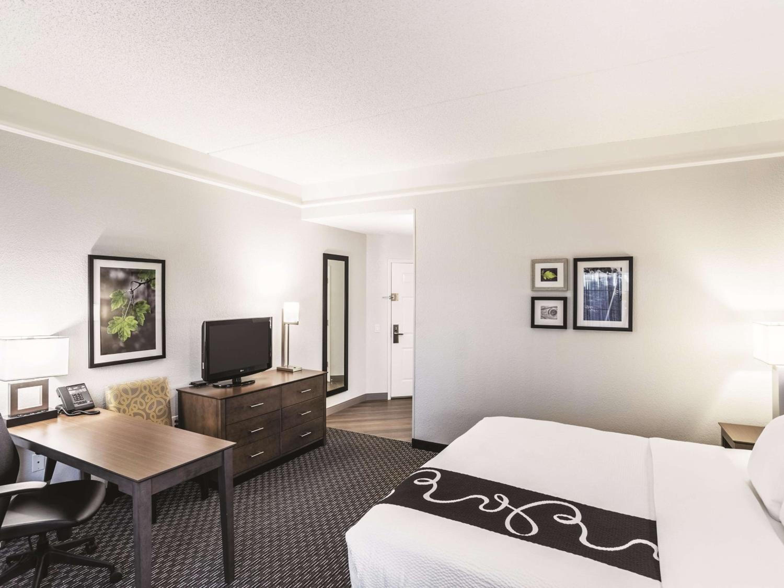 Deluxe King Room - Photo 1
