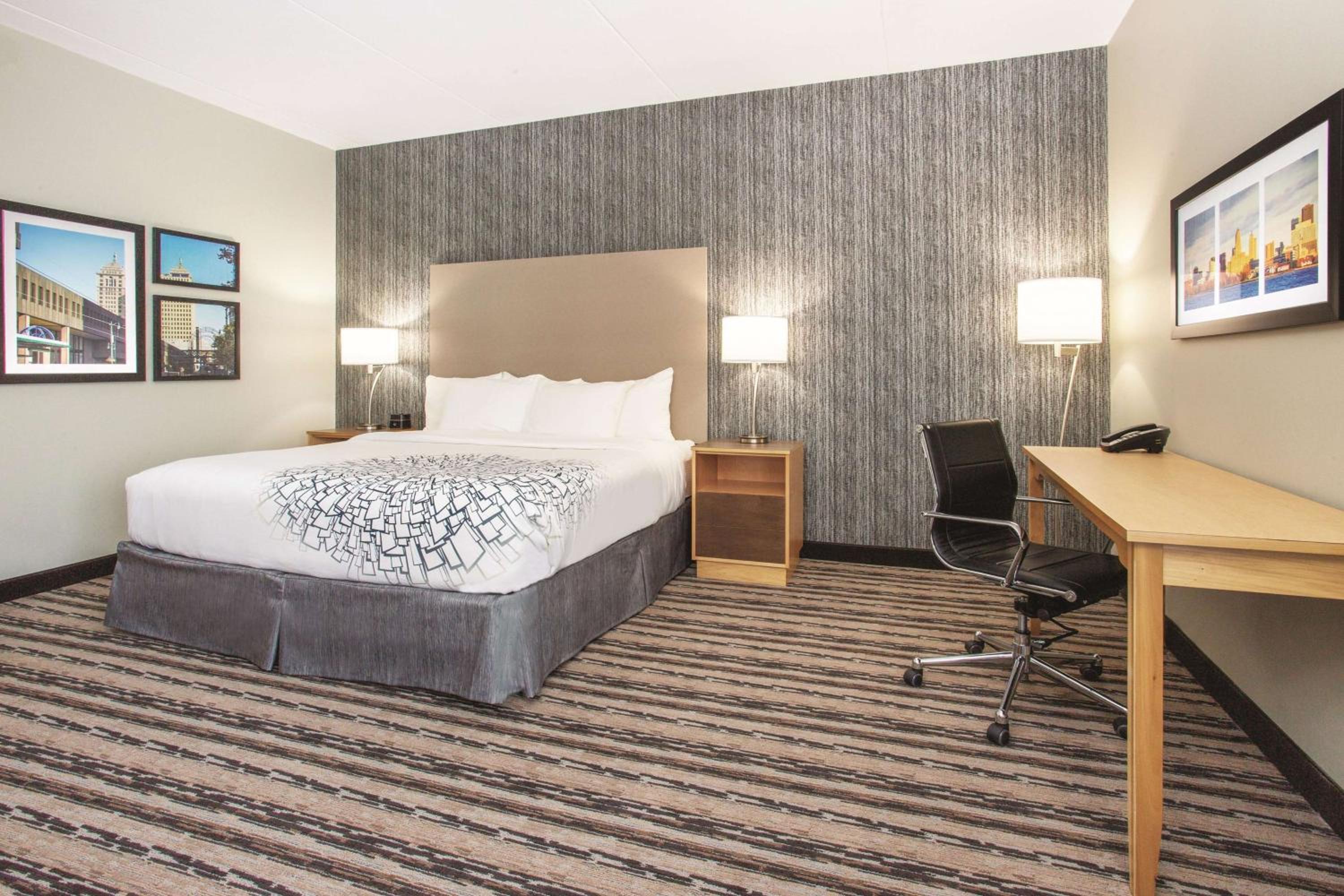 King Room with Roll-In Shower - Mobility/Hearing Accessible - Non-Smoking