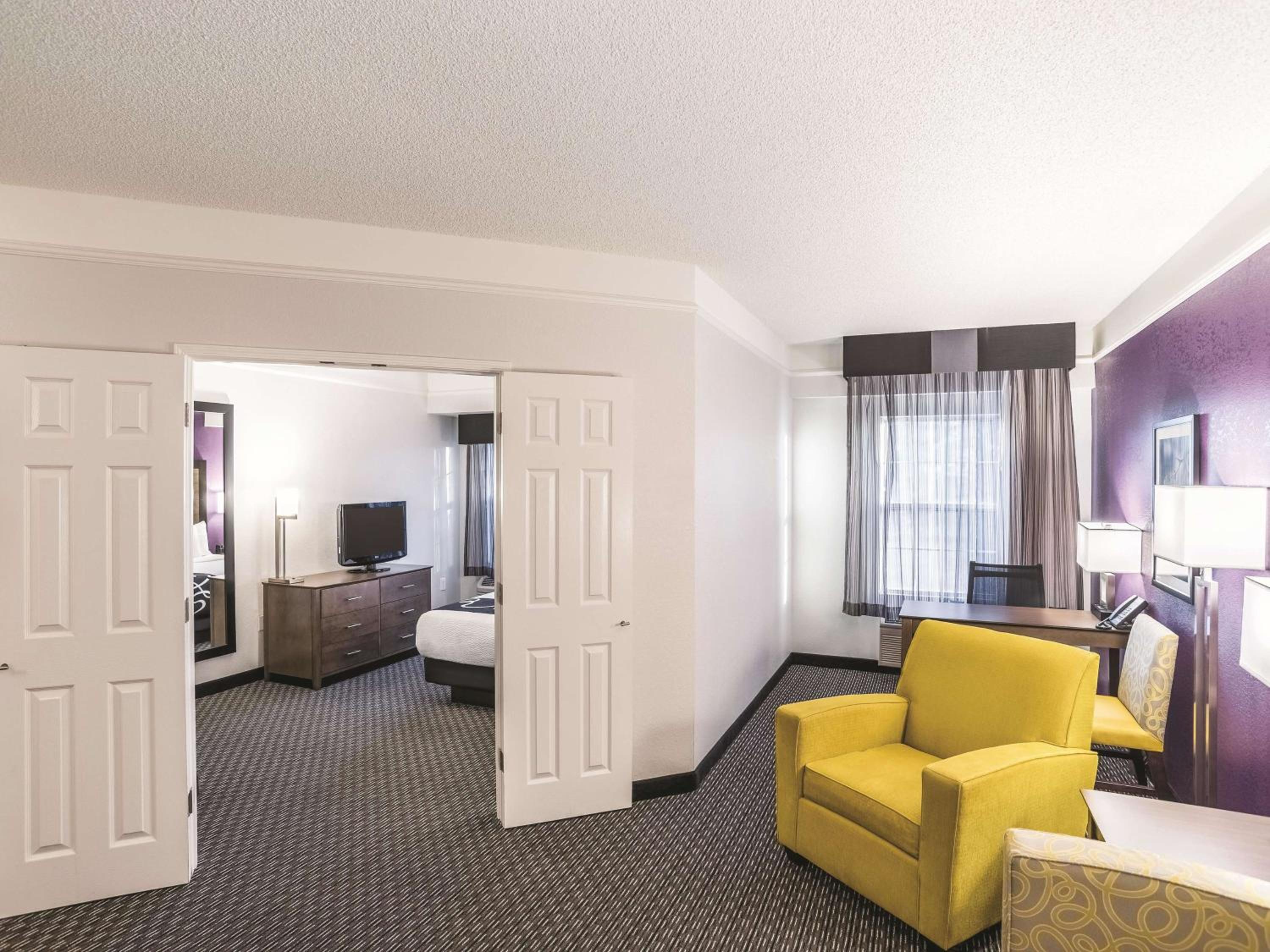One-Bedroom King Suite - Non-Smoking - Photo 1