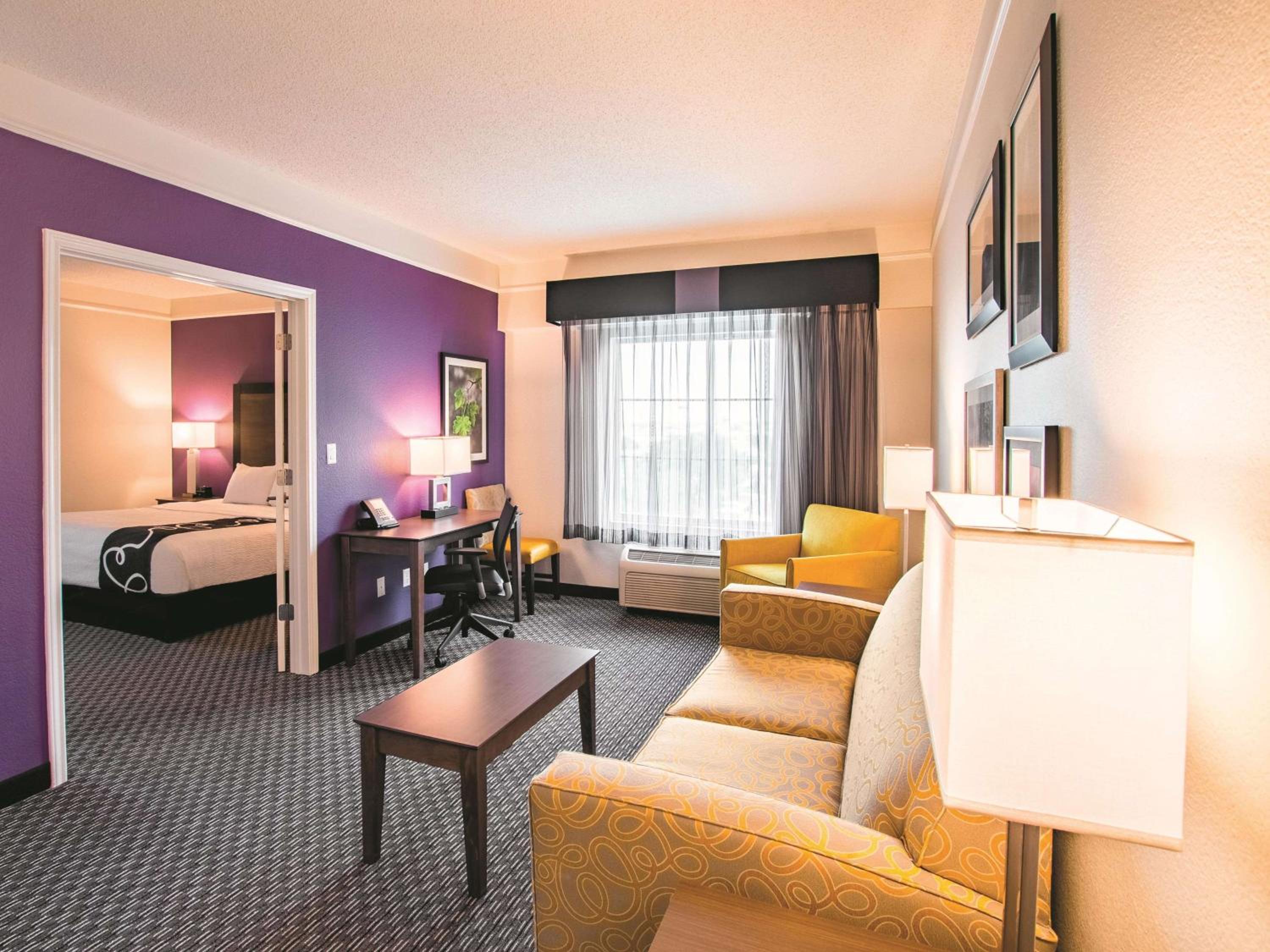 King Suite - Non-Smoking - Photo 1
