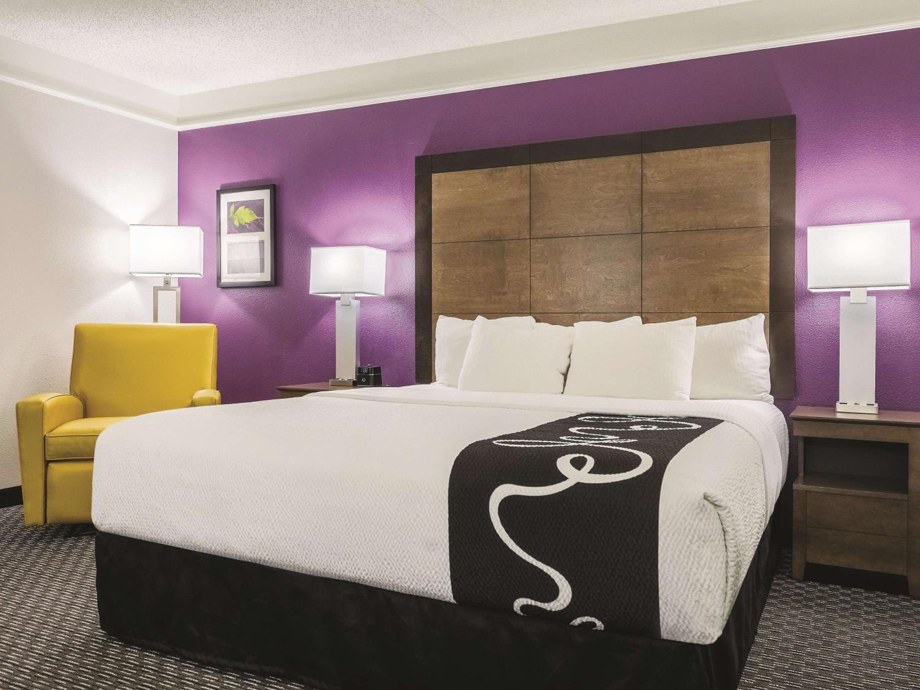 King Room with Mobility Access and Bath tub - Non-Smoking - Photo 1