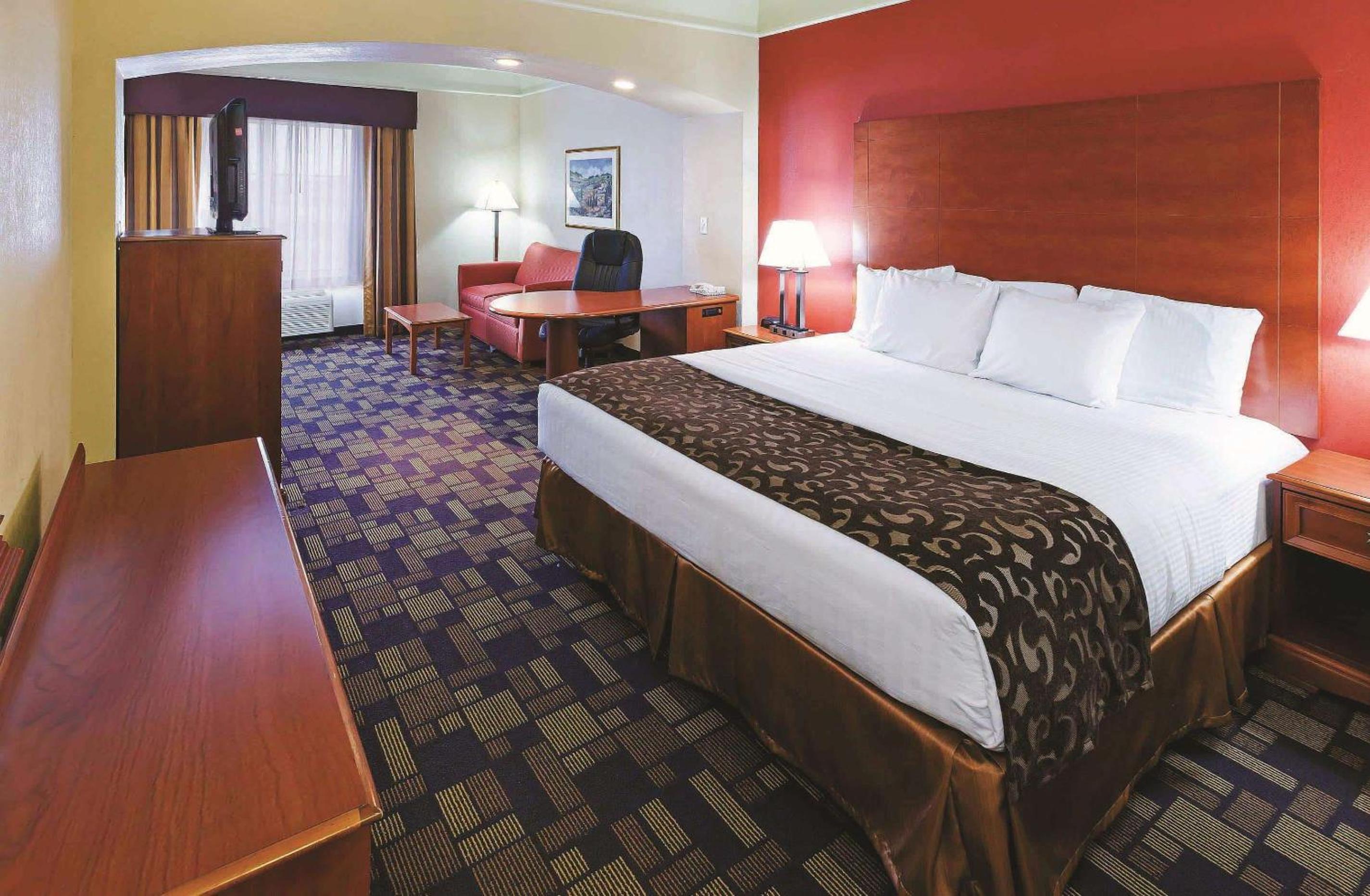 Deluxe King Room - Photo 1
