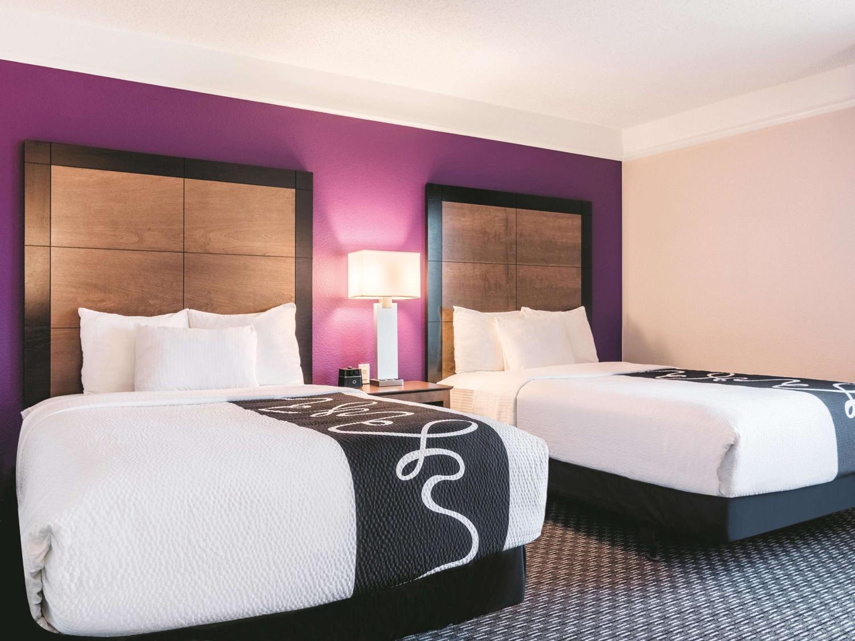Deluxe Room with Two Double Beds photo 3