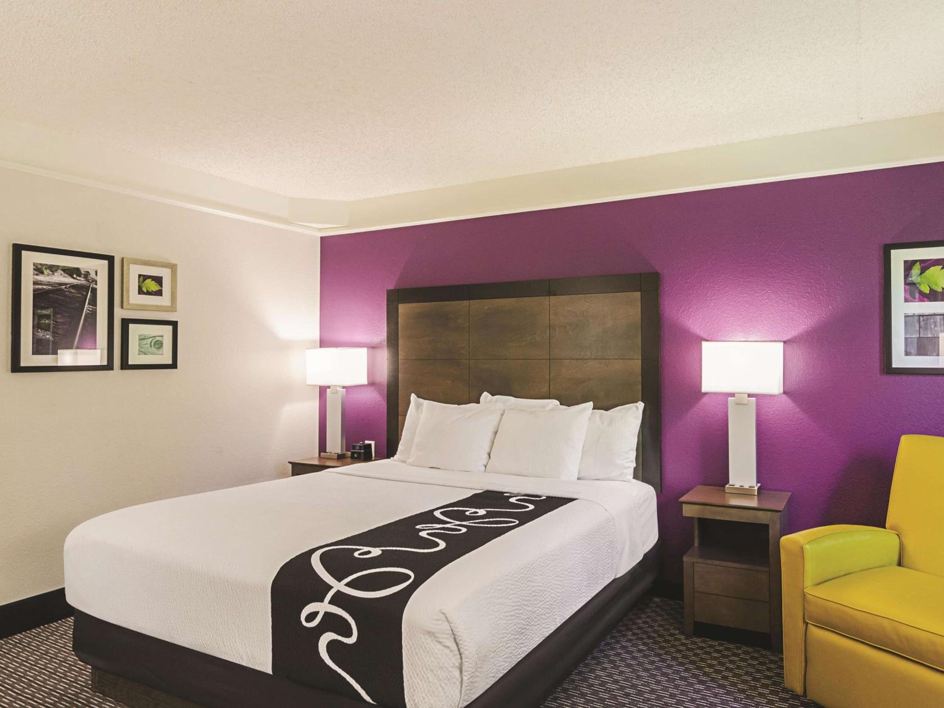Deluxe King Room - Photo 4