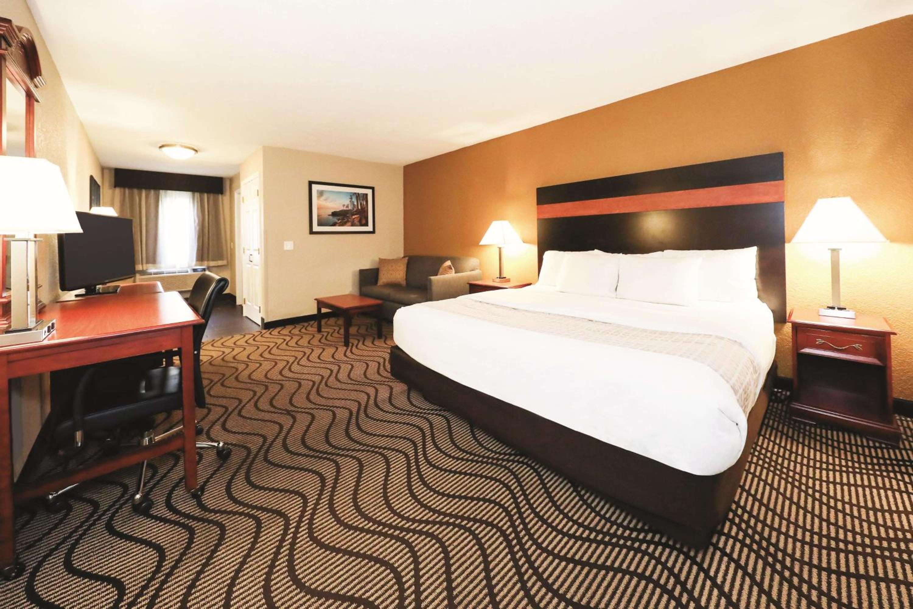 Deluxe King Room - Non-Smoking photo 1