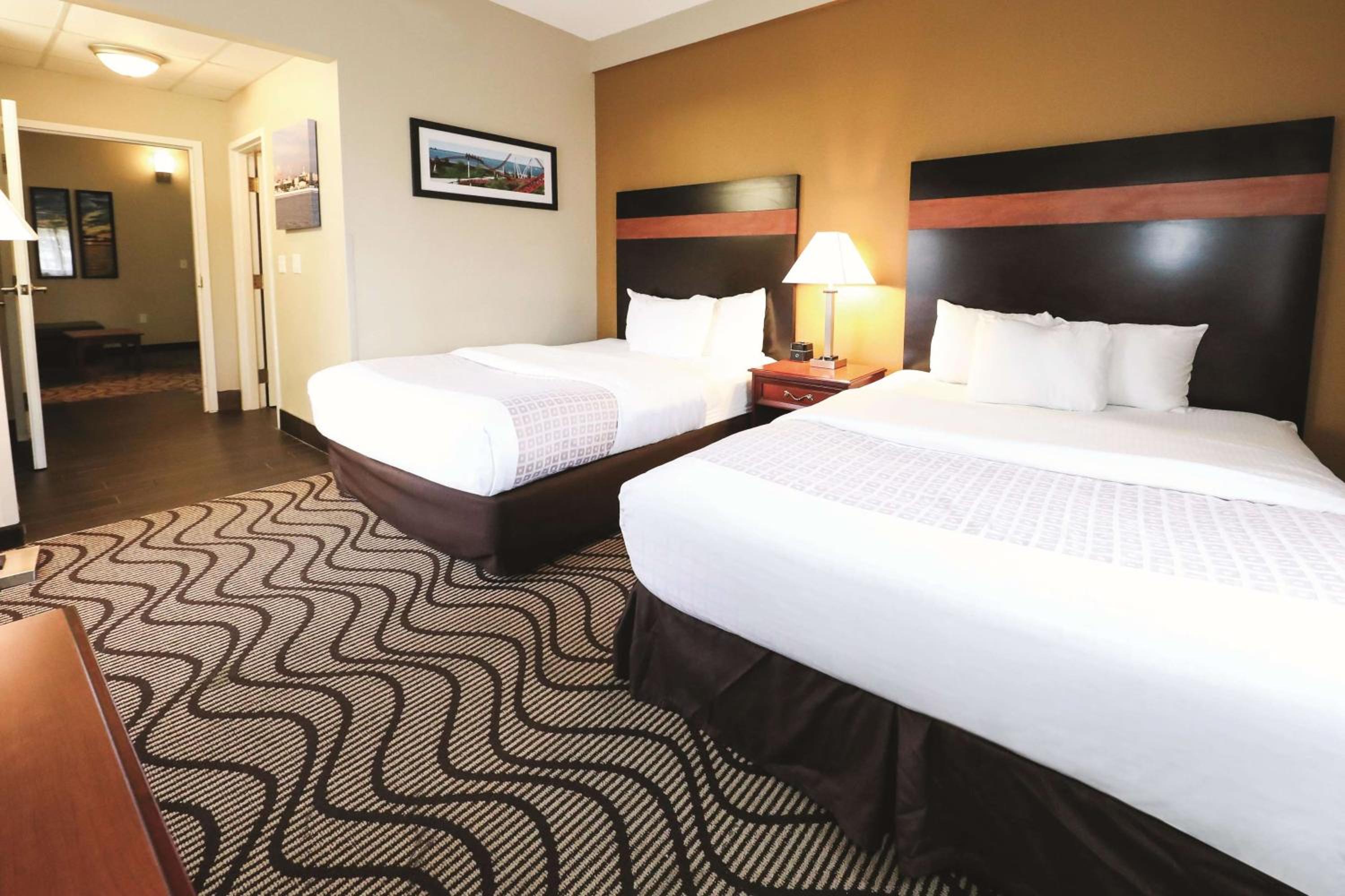 One-Bedroom Deluxe Suite with Two Queen Beds - Non-Smoking