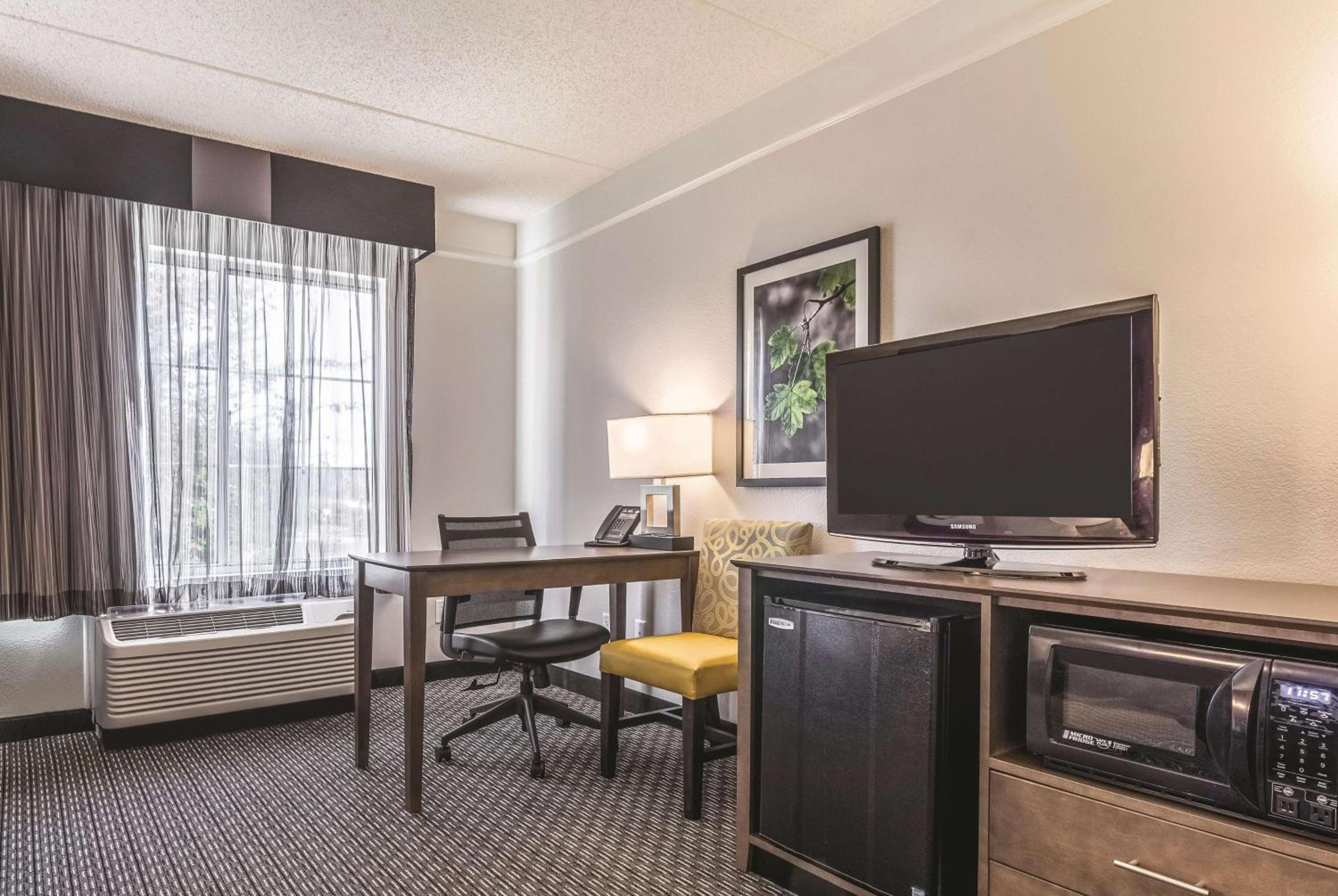 Deluxe Double Room with Two Double Beds - Photo 1