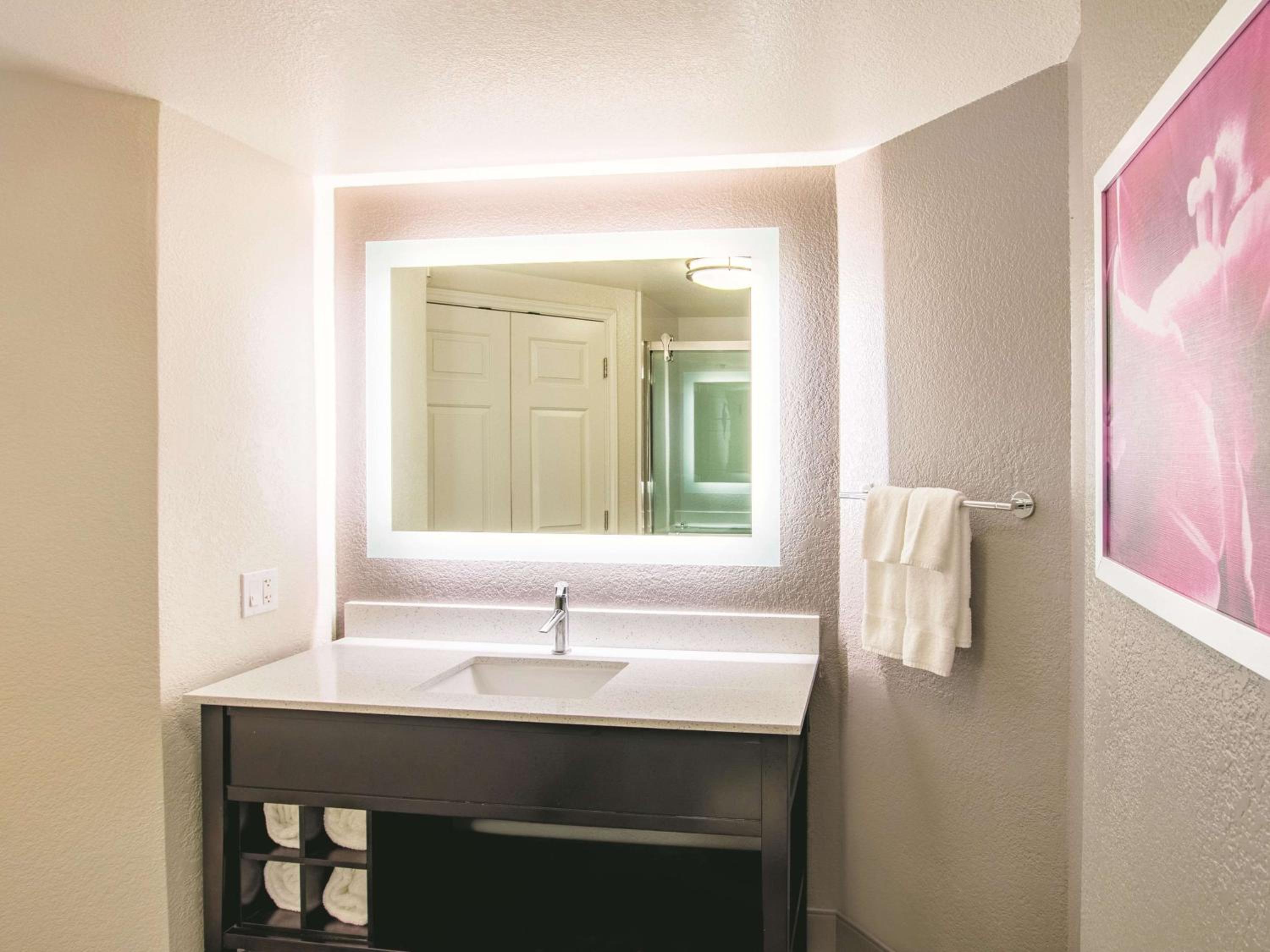 King Room - Non-Smoking - Photo 2