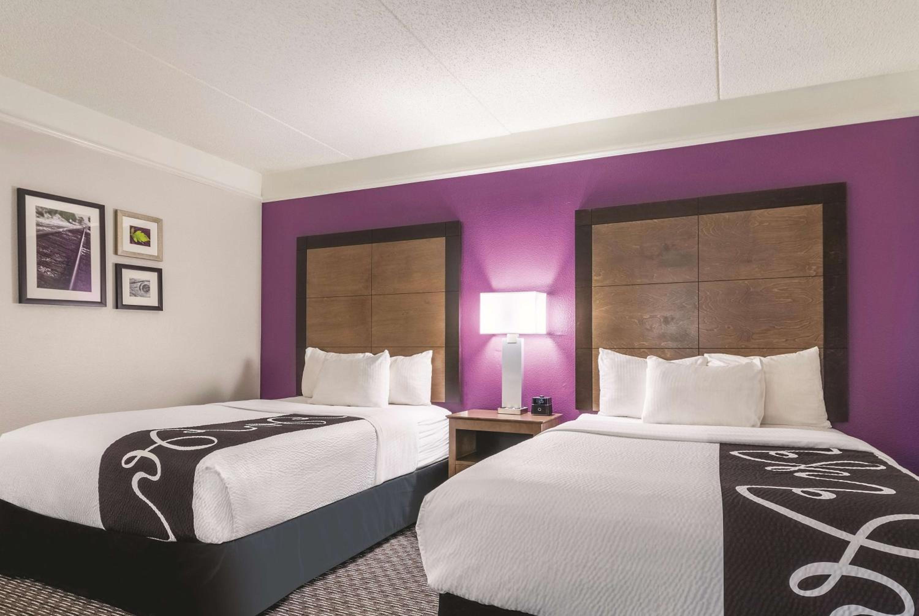 Doube Room with Two Double Beds and Roll-In Shower - Mobility/Hearing Accessible - Non-Smoking - Photo 1