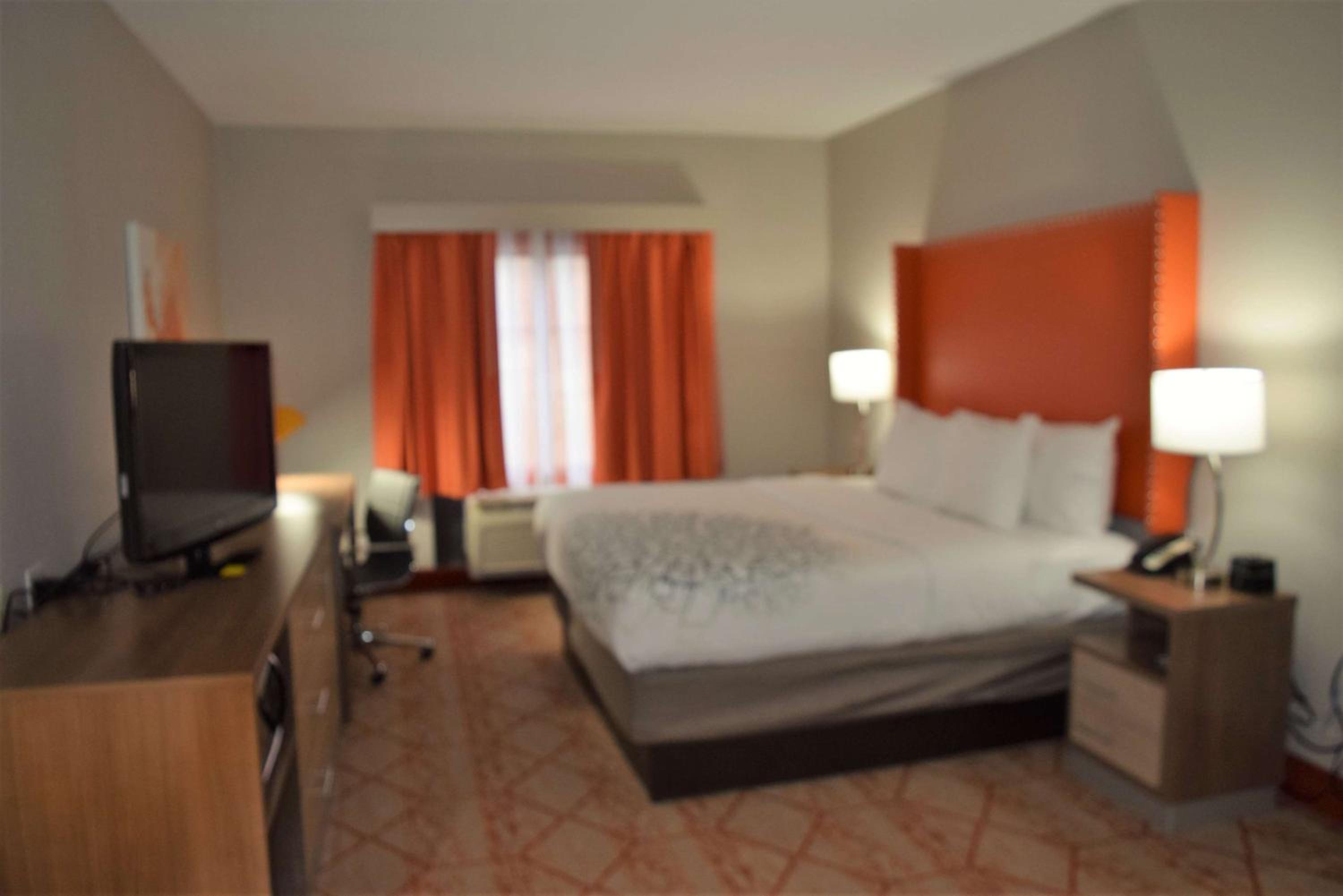 King Room - Mobility Access/Non-Smoking - Photo 4