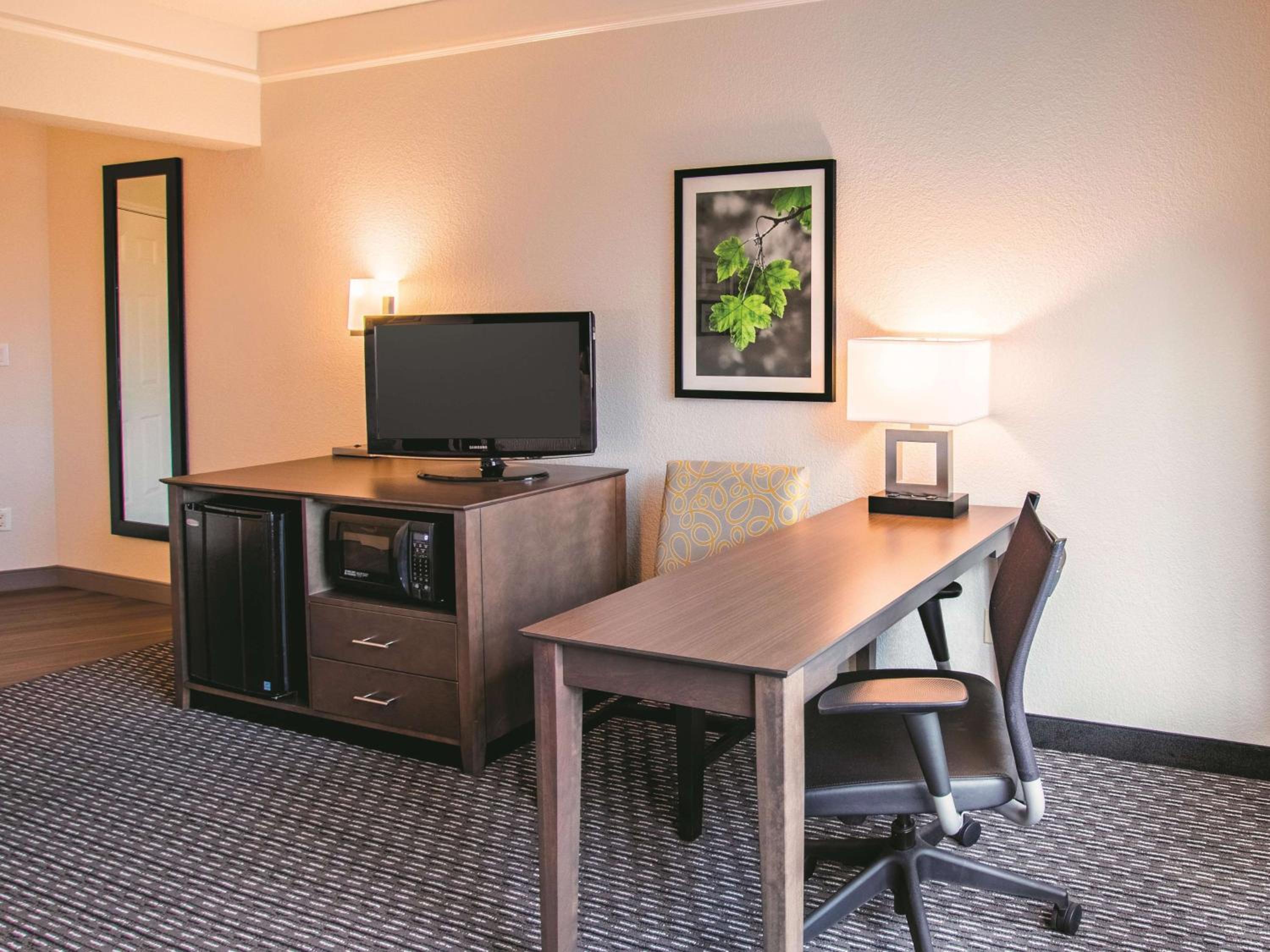 Double Room with Two Double Beds - Non-Smoking - Photo 4