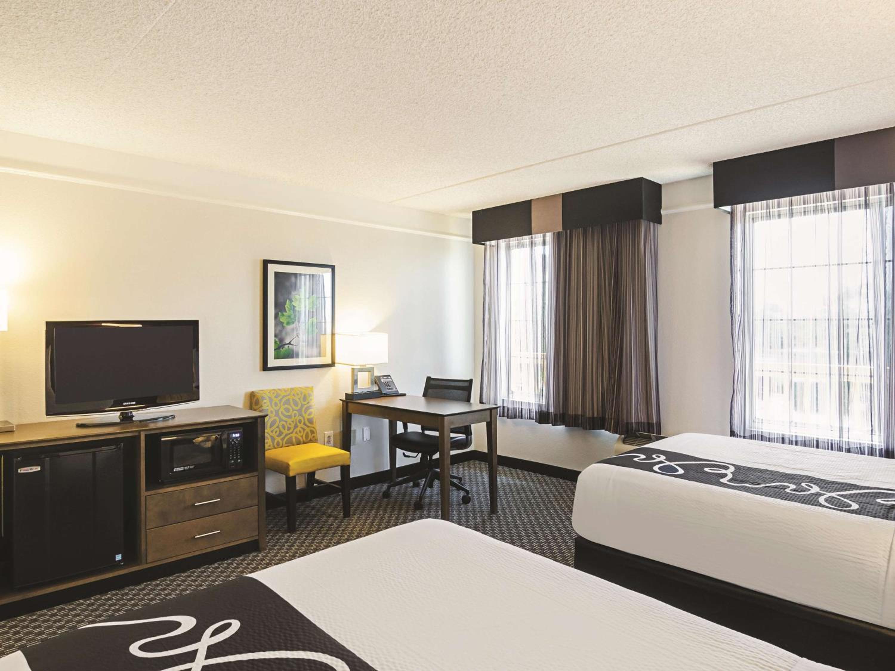 Deluxe Double Room with Two Double Beds - Photo 3