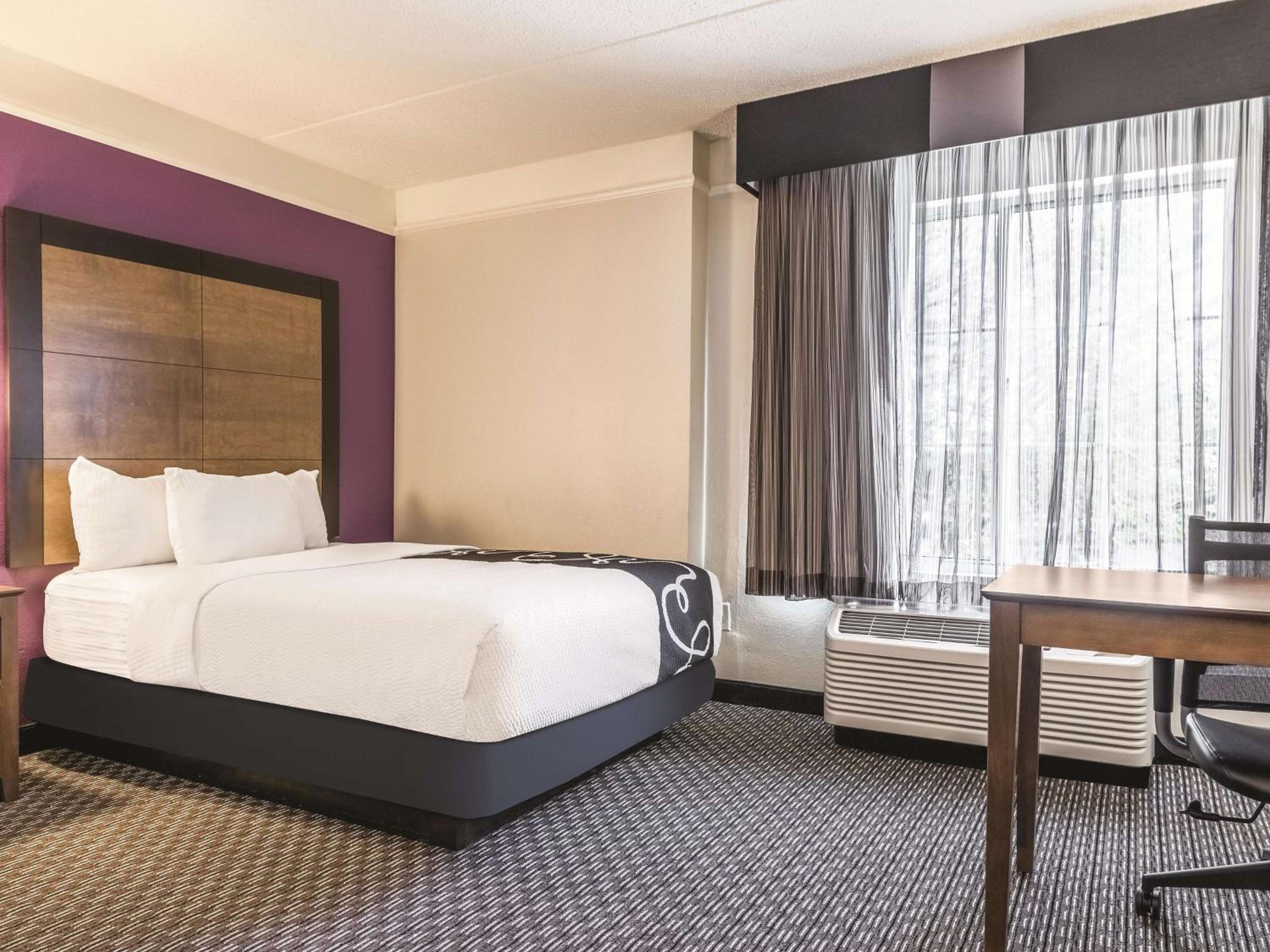 Deluxe Double Room with Two Double Beds - Photo 2