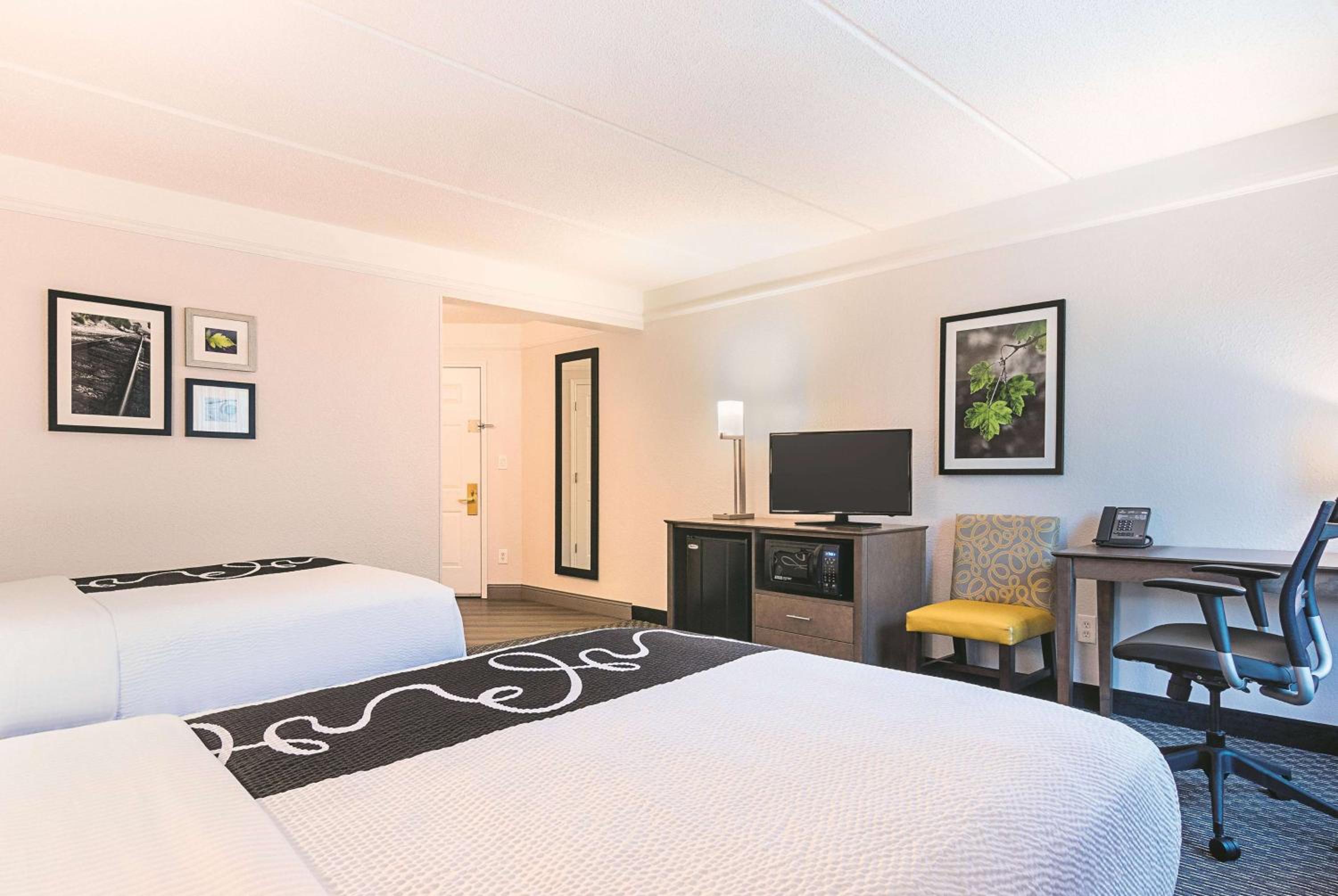 Double Room with Two Double Beds - Photo 3