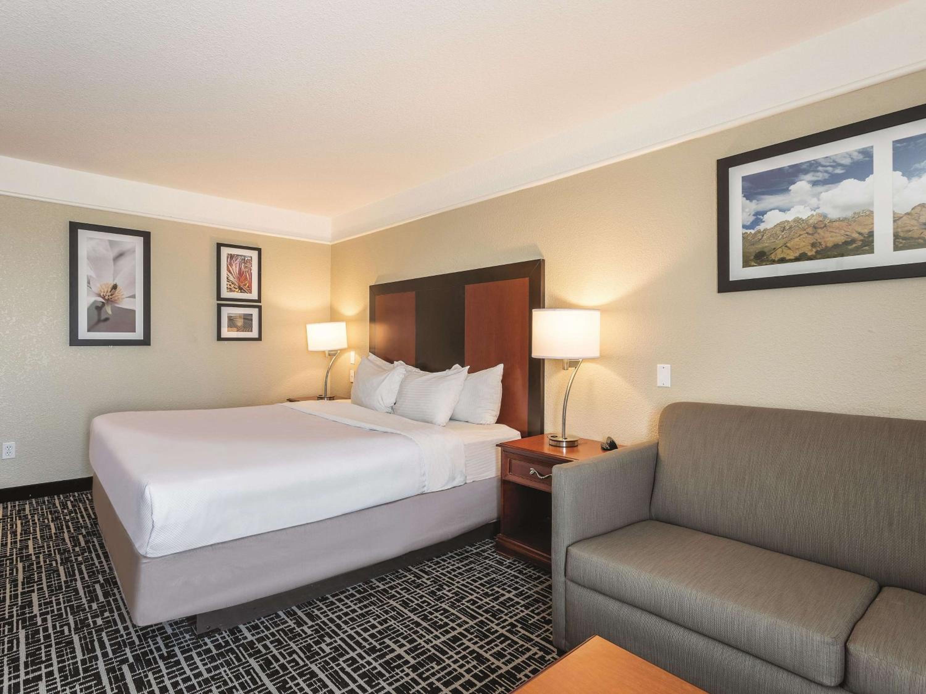 King Room - Non-Smoking - Photo 2