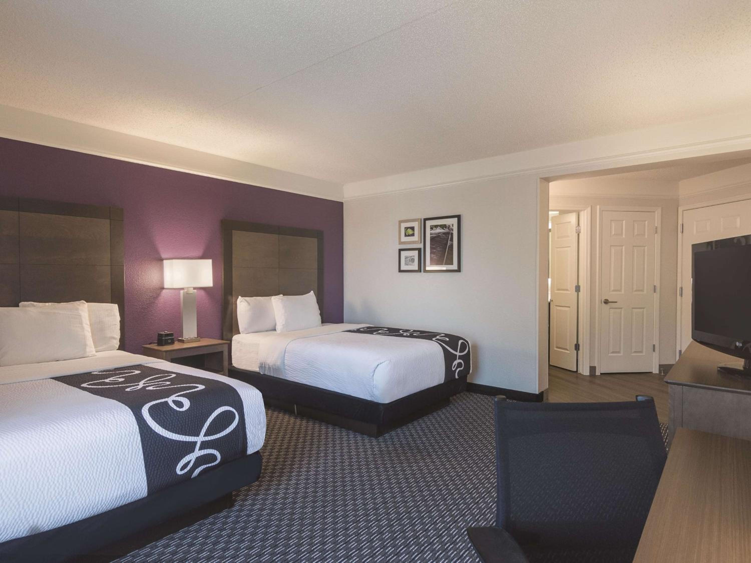 Double Room with Two Double Beds and View - Non-Smoking
