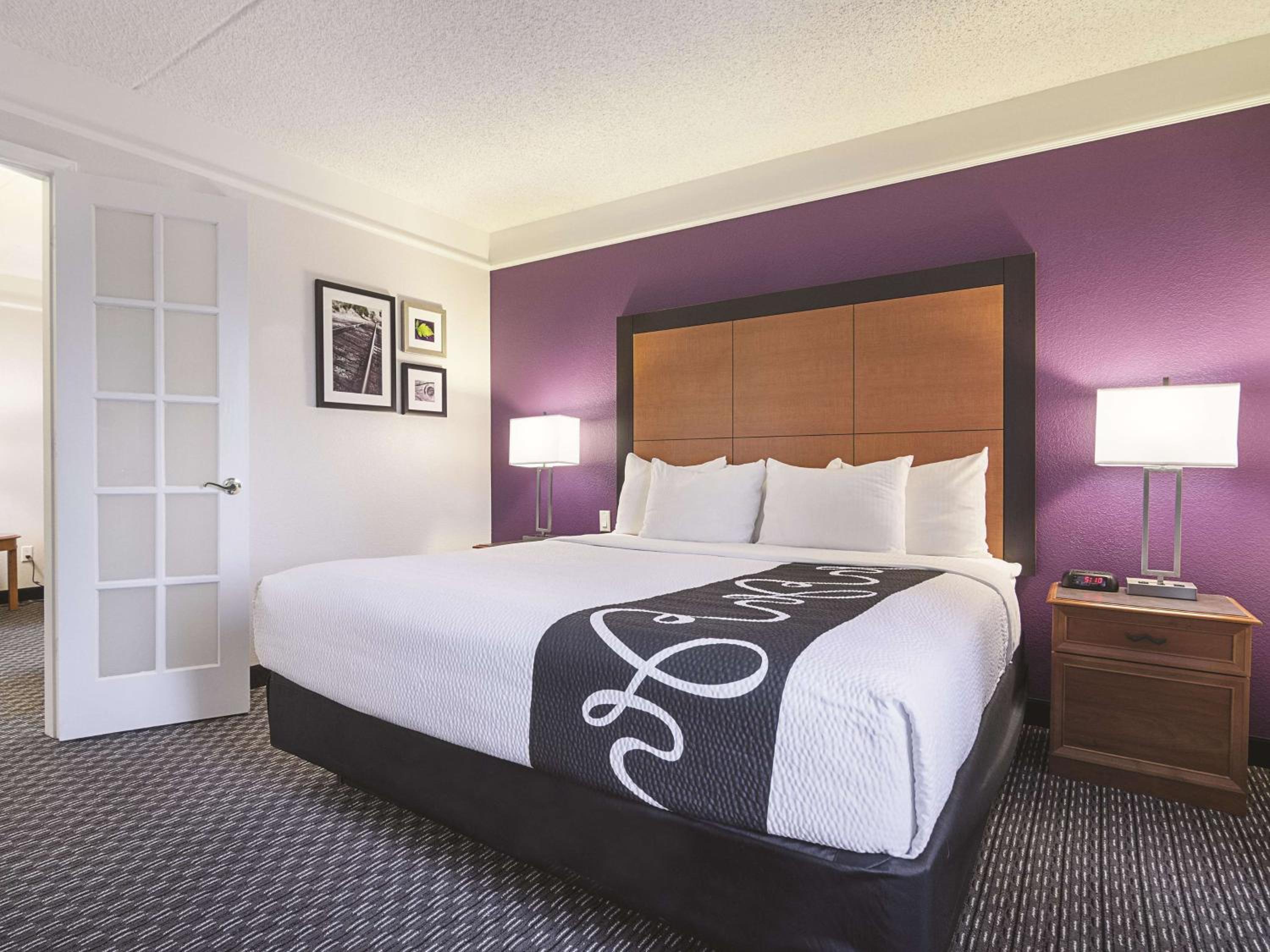 King Suite - Non-Smoking - Photo 1