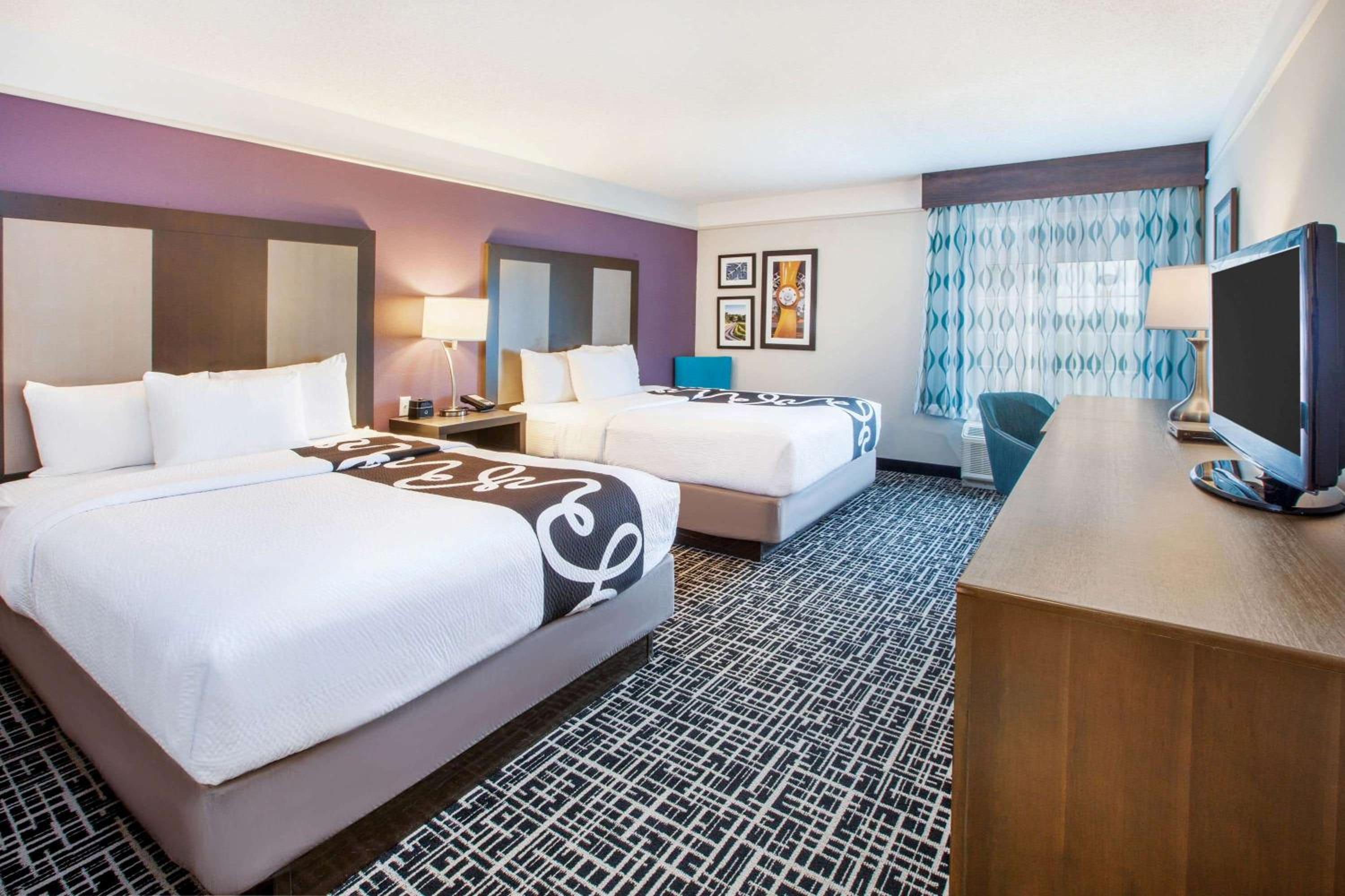  Deluxe Queen Room with Two Queen Beds - Photo 1