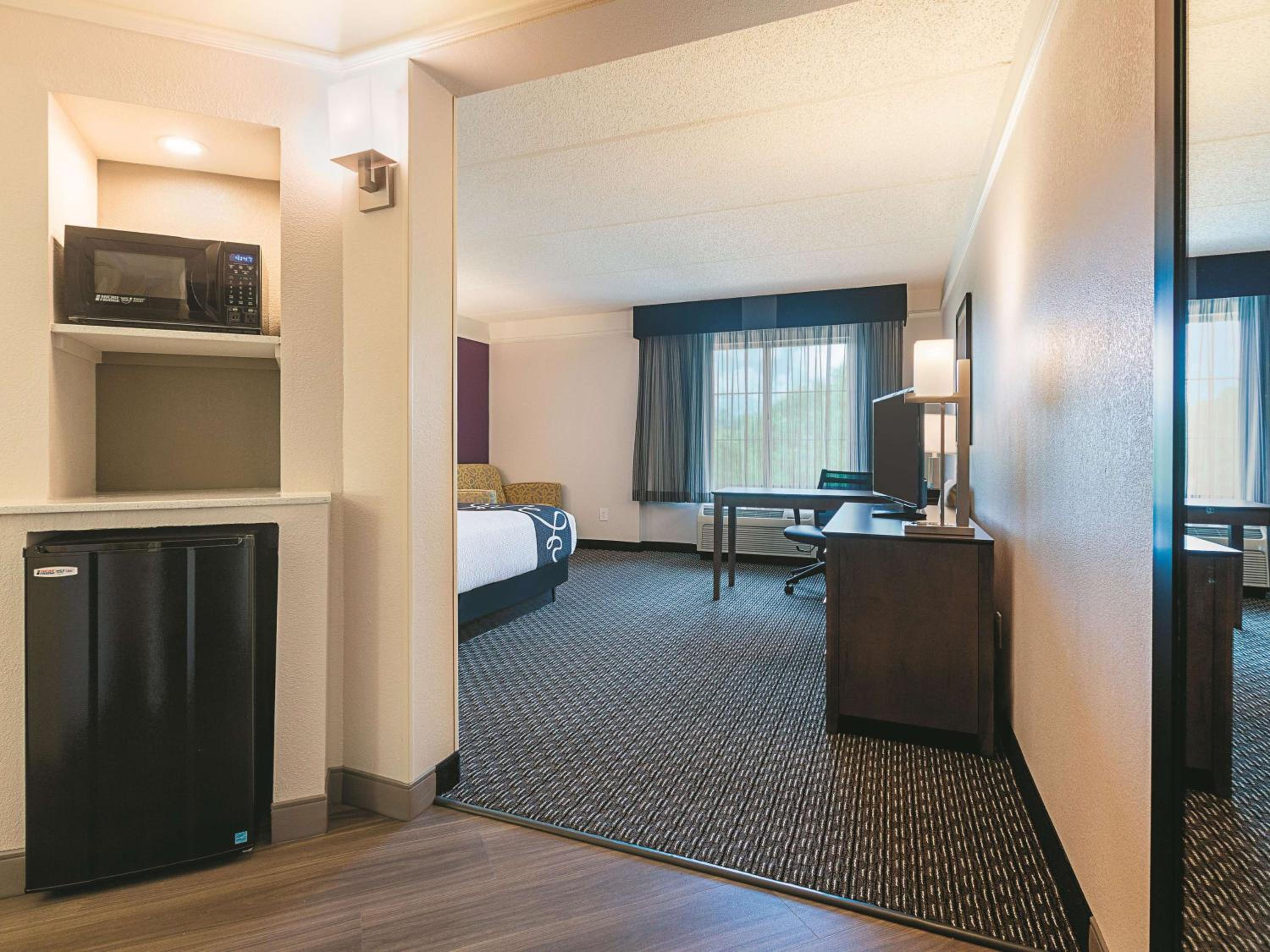 Deluxe King Room with Sofa Bed - Photo 1